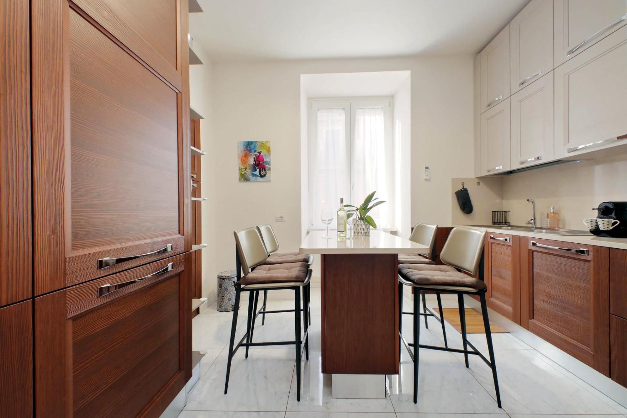 Elegant And Spacious Apartment, Vespasiano 9 * Rome
