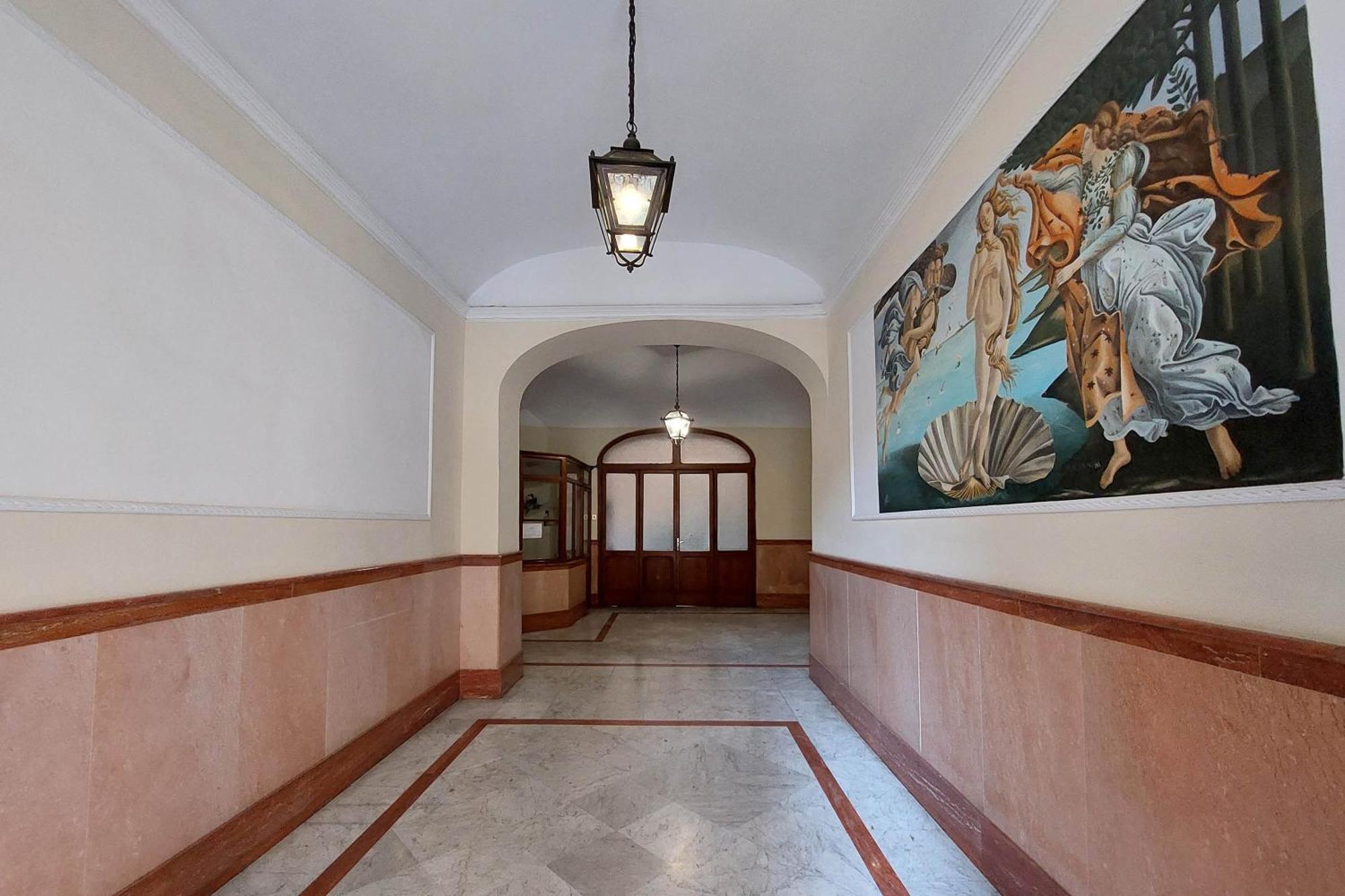 Apartamento Elegant And Spacious Apartment, Vespasiano 9