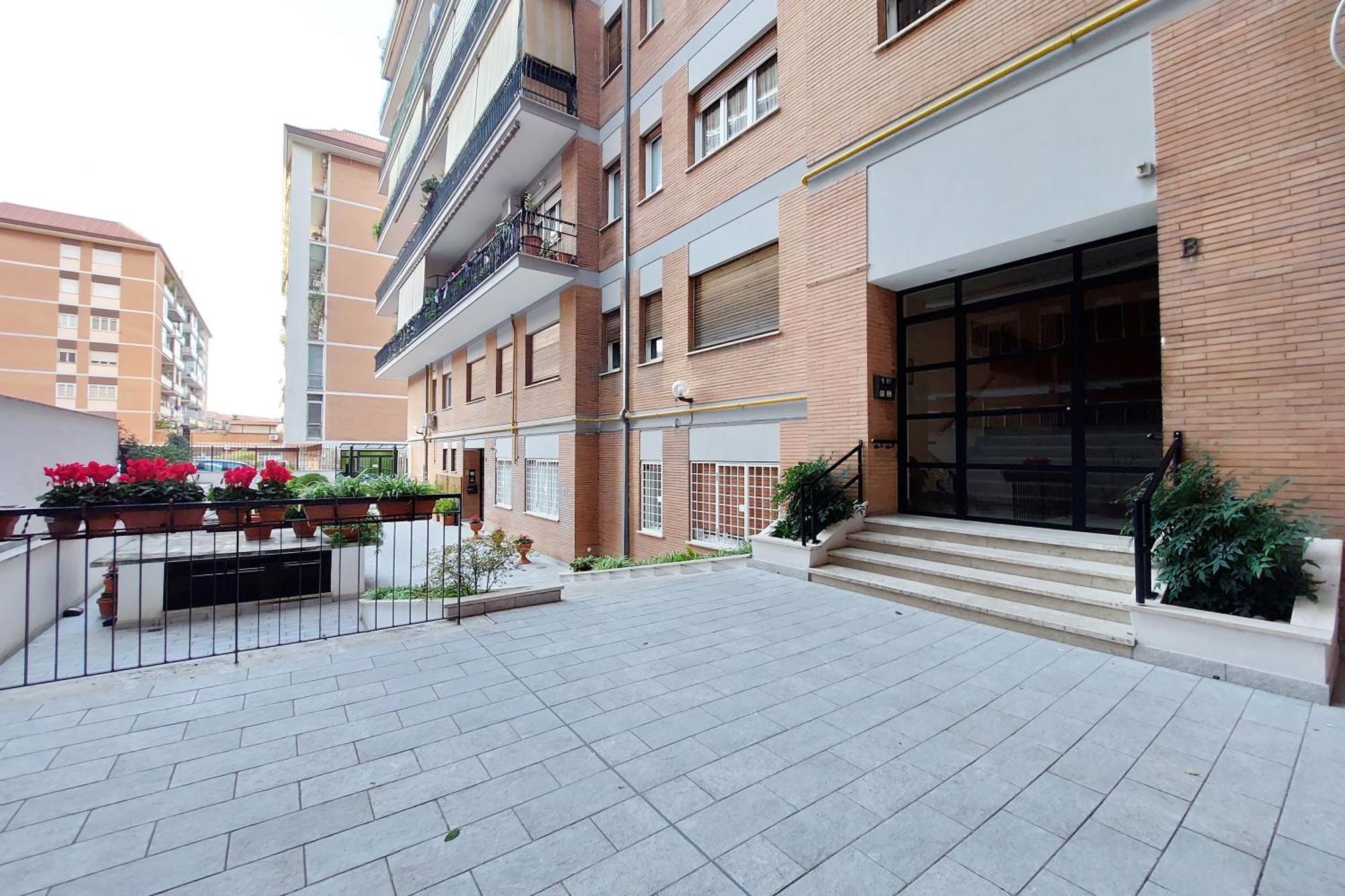 Lovely With Terrace Near The Vatican Apartment Rome