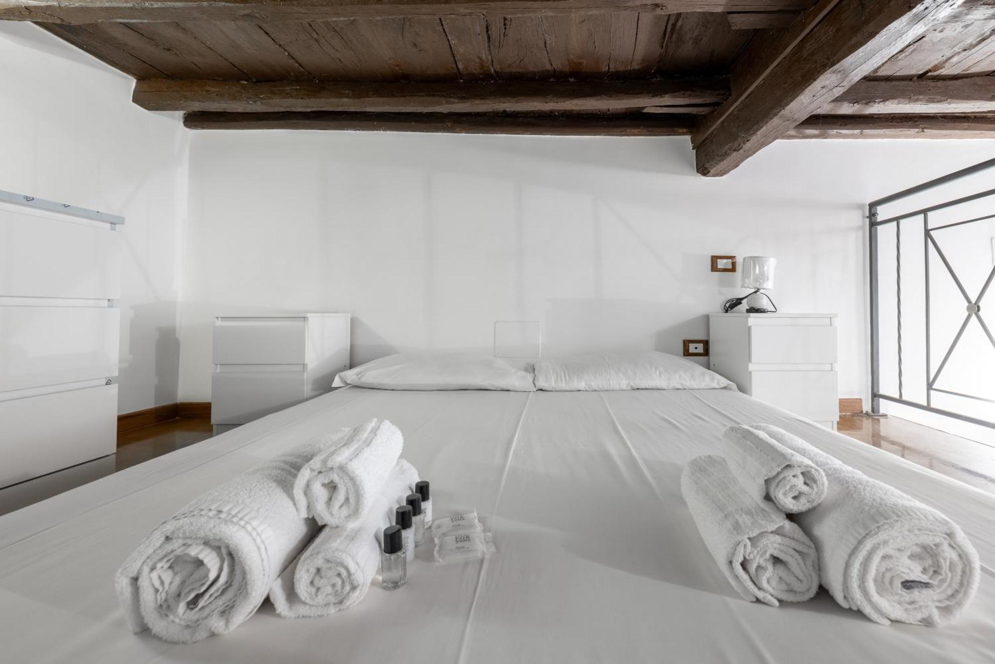 Lovely - Capocci Apartment