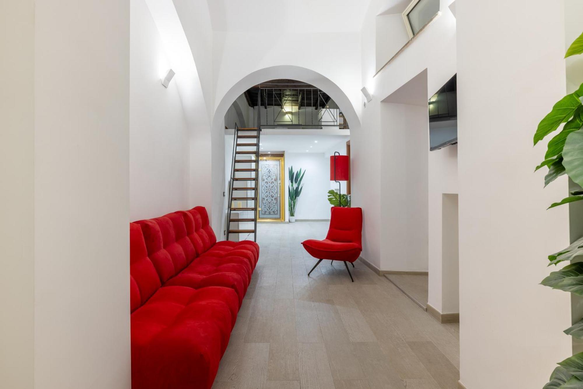 Lovely - Capocci Rome