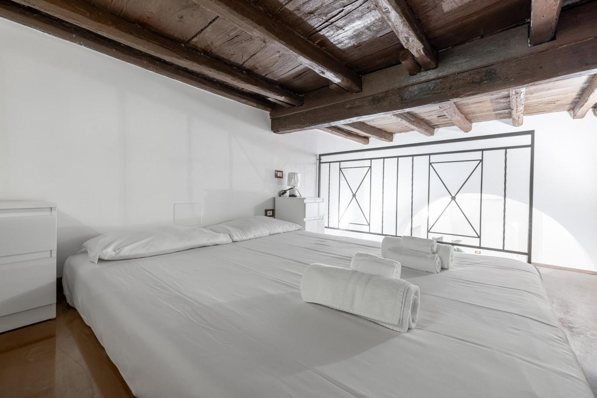 Lovely - Capocci Apartment