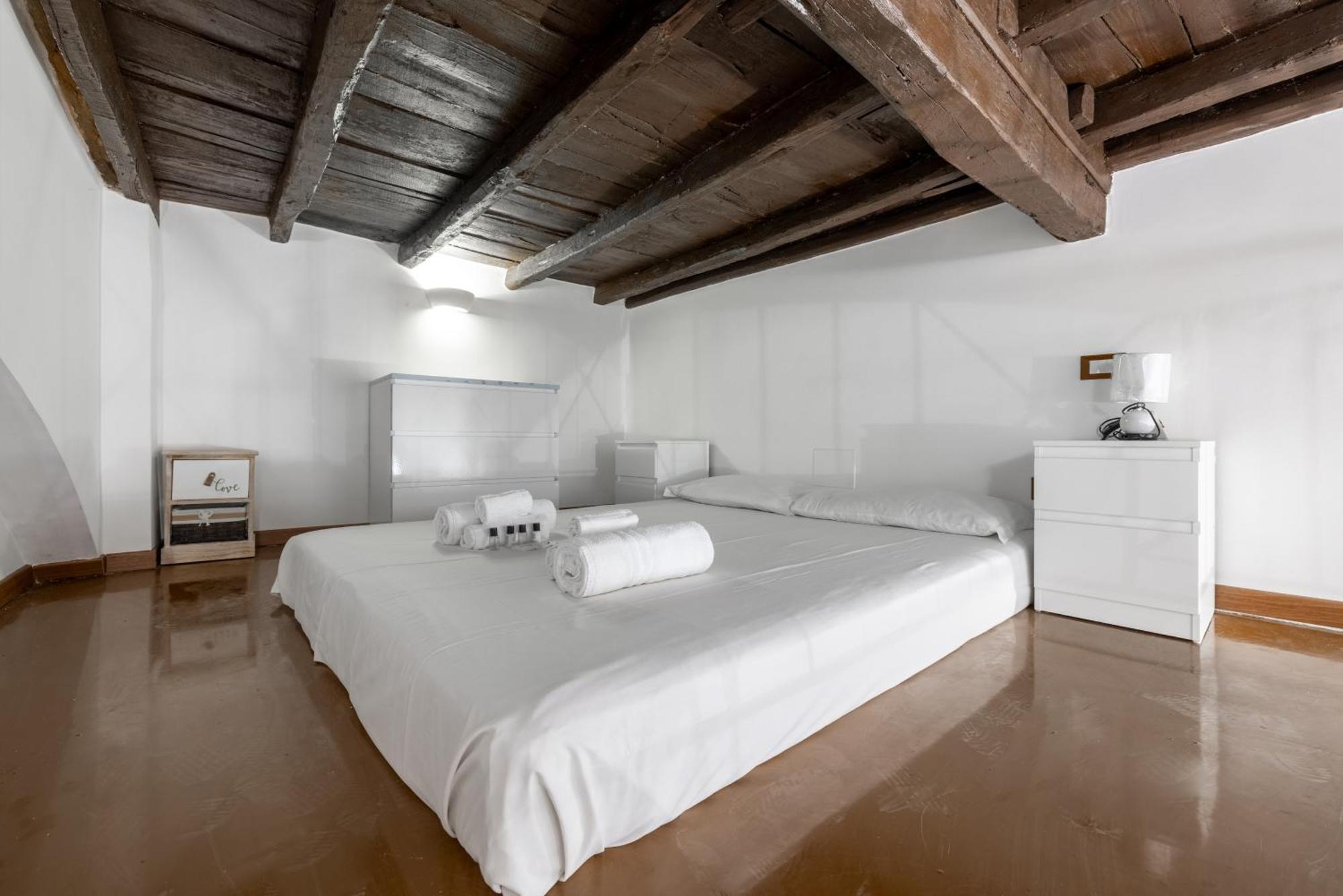 Lovely - Capocci Apartment Rome