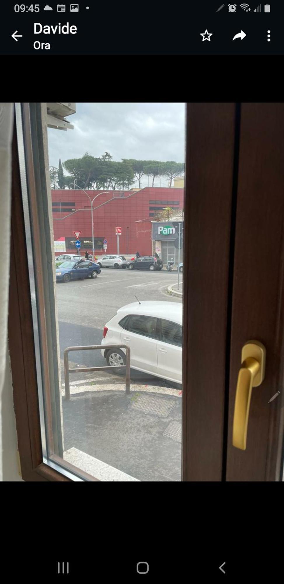 Acomodação com café da manhã  Metro B Fronte Metro