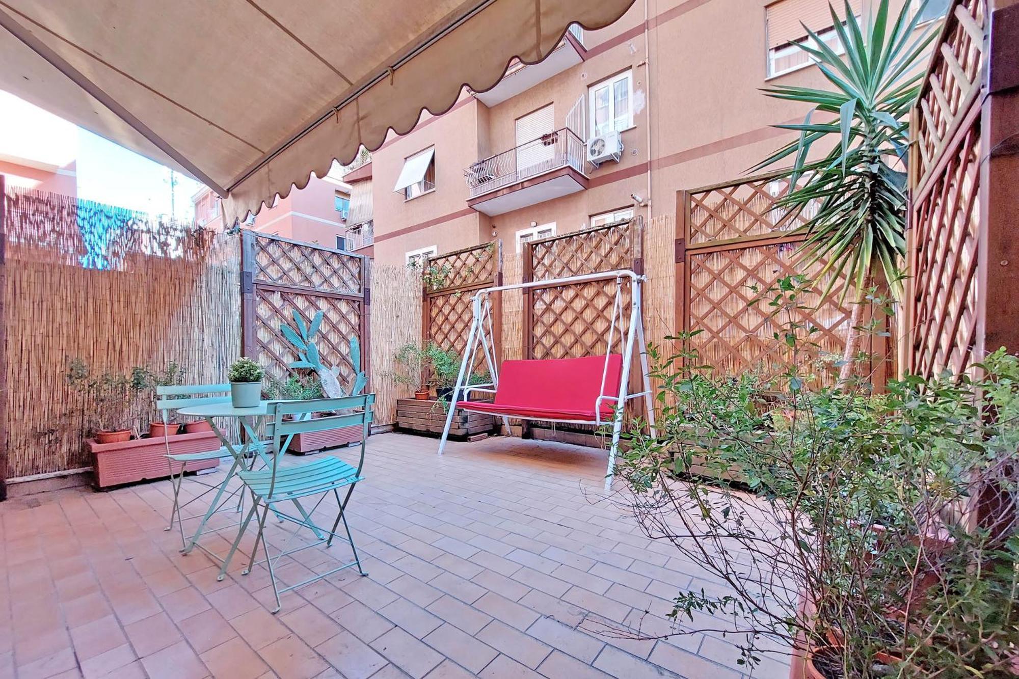 Vatican With Cute Terrace Apartment *