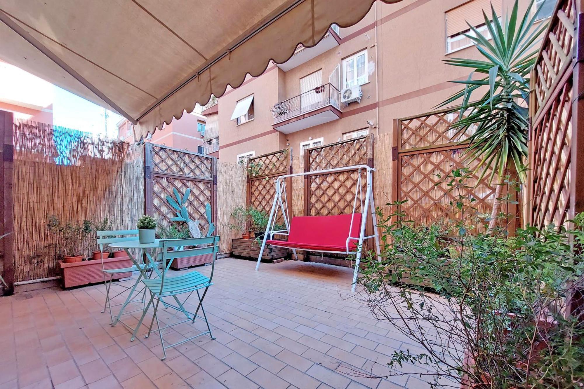 Vatican With Cute Terrace *