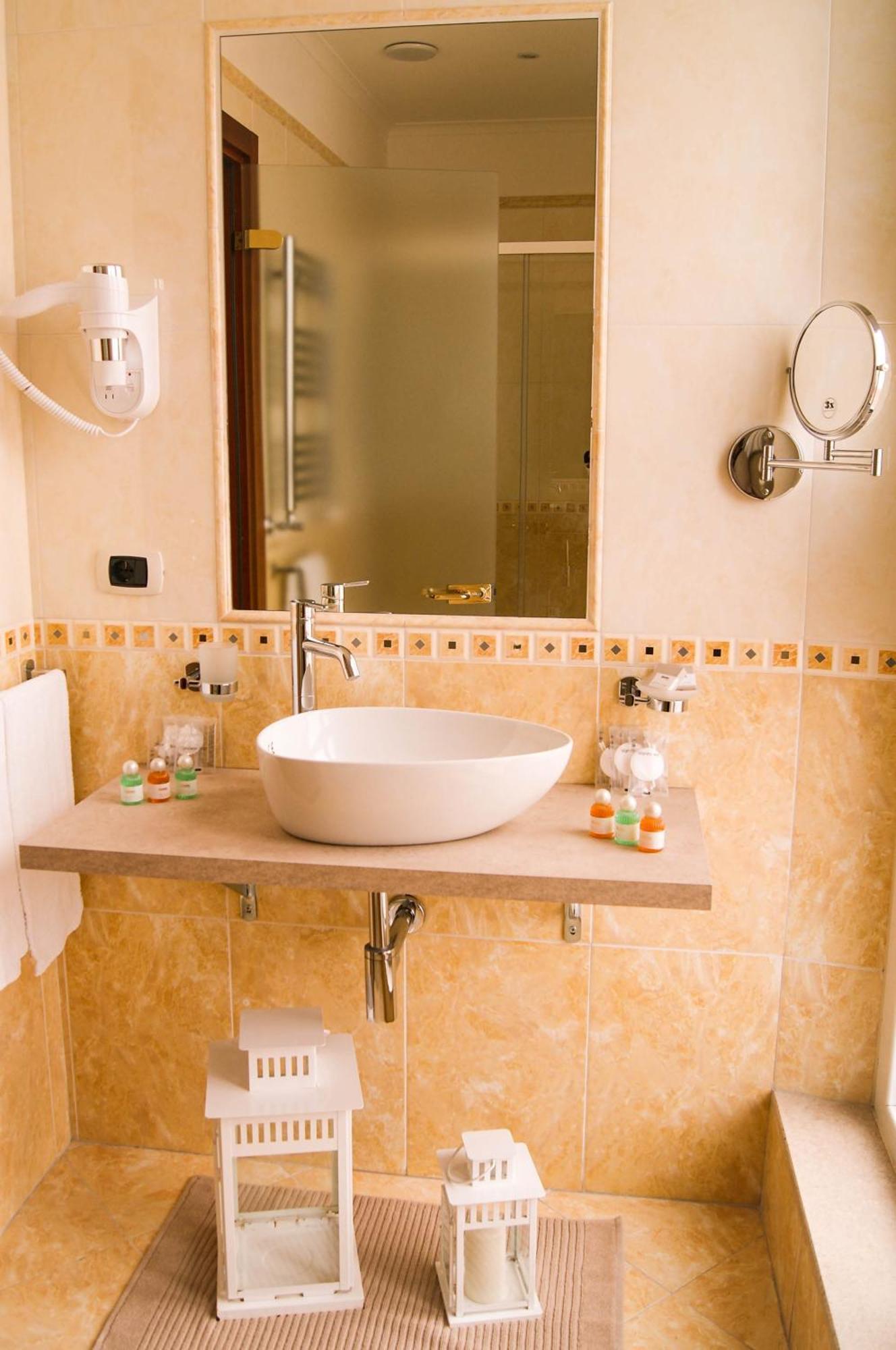 Esposizione Luxury Hotel 3*