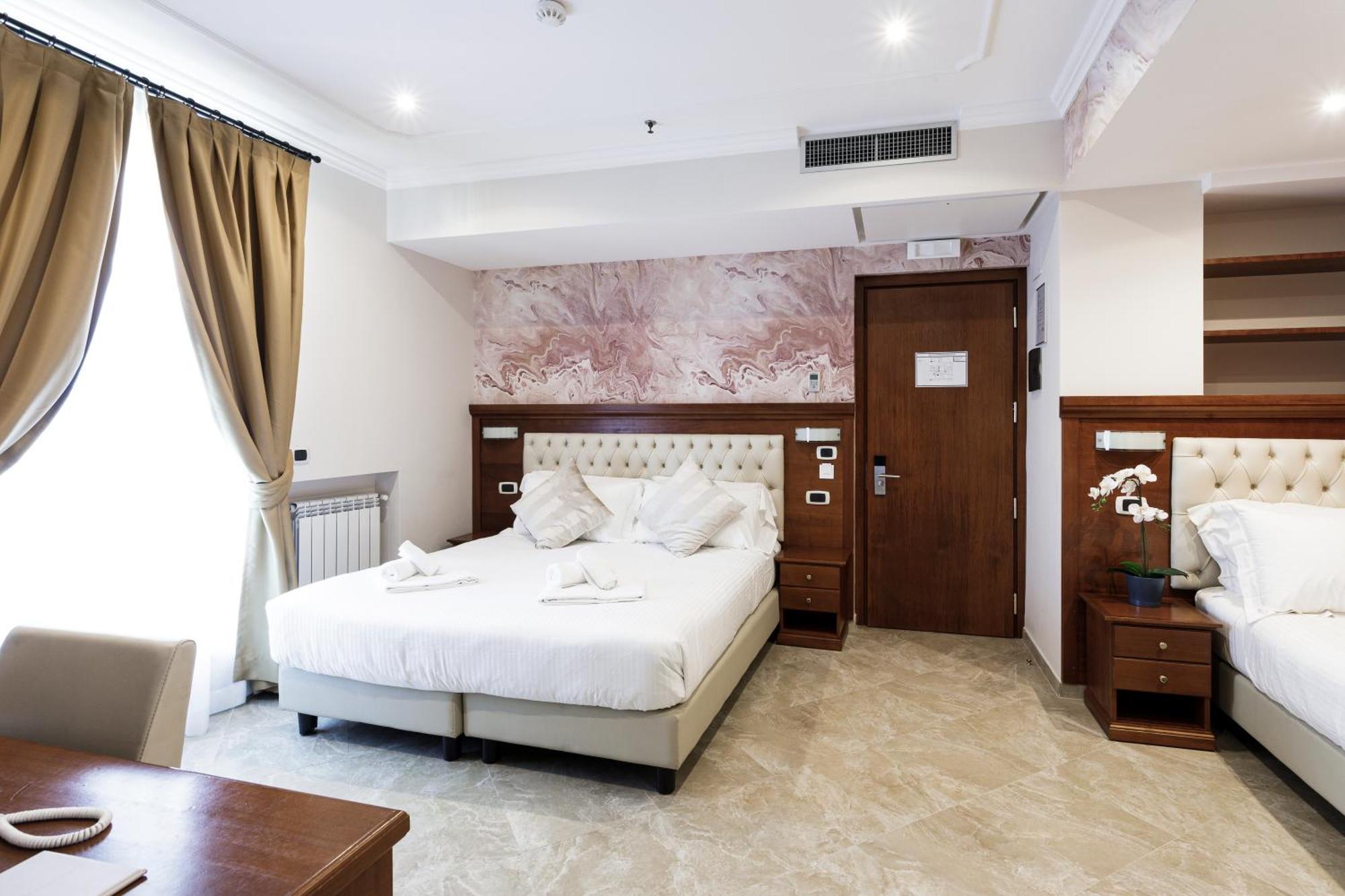 Esposizione Luxury Hotel 3*
