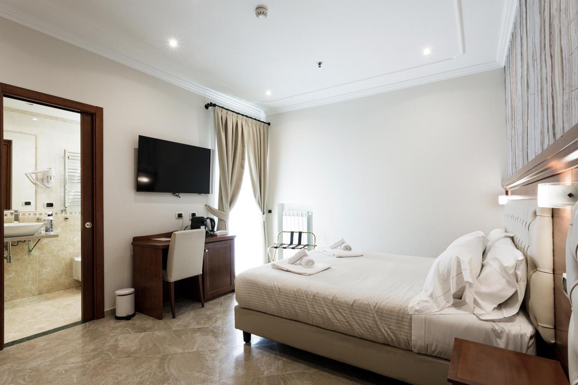 Esposizione Luxury Hotel 3*
