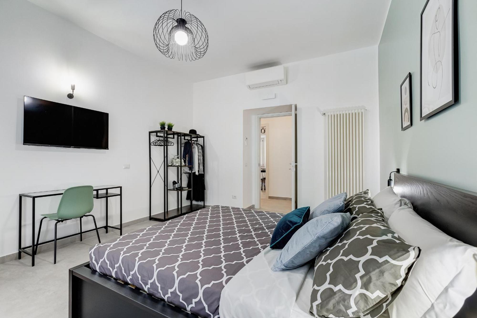 Bdc - Empire, Noble 3-bdr Apartment Rome