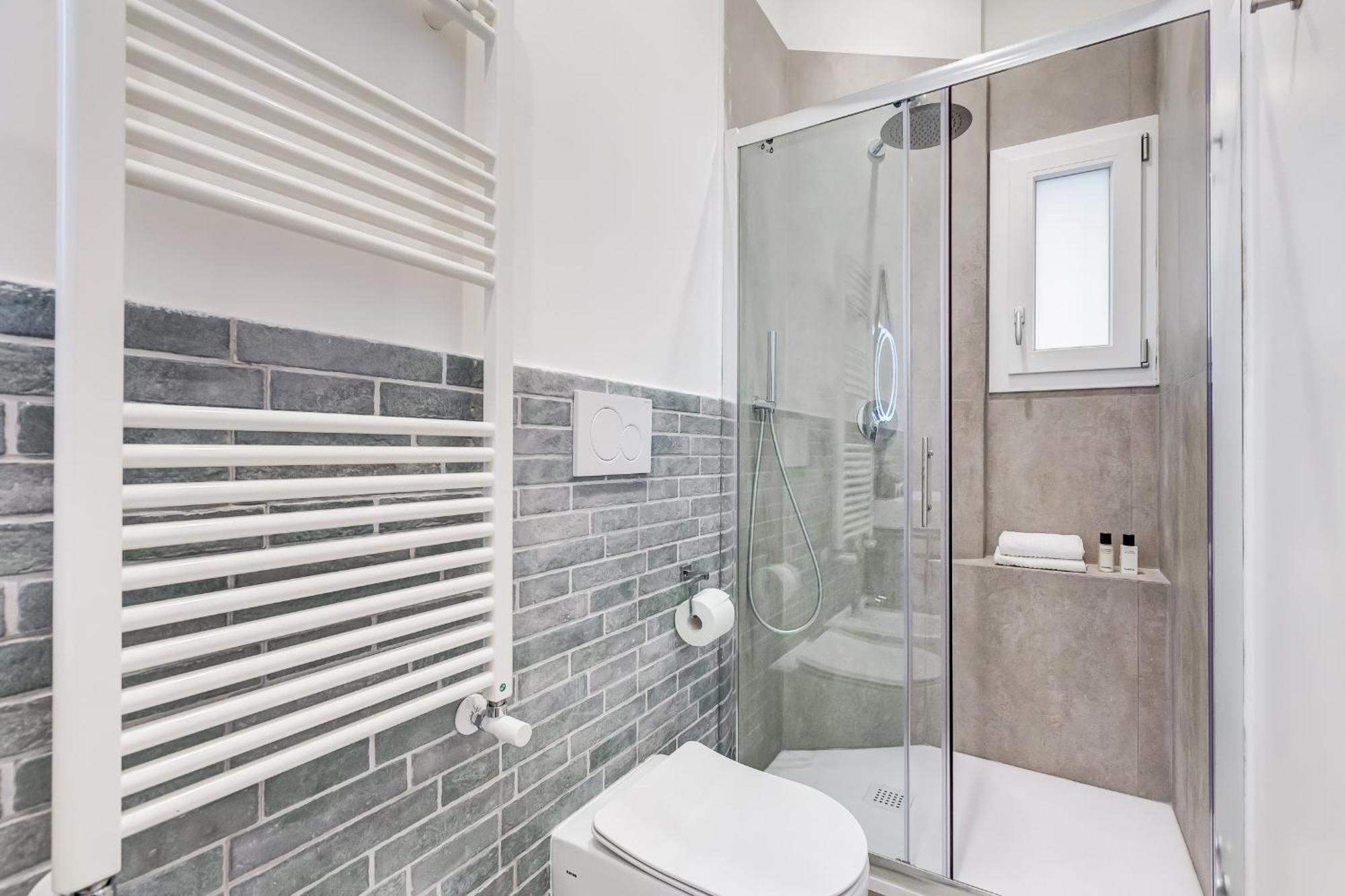 Bdc - Empire, Noble 3-bdr Apartment *