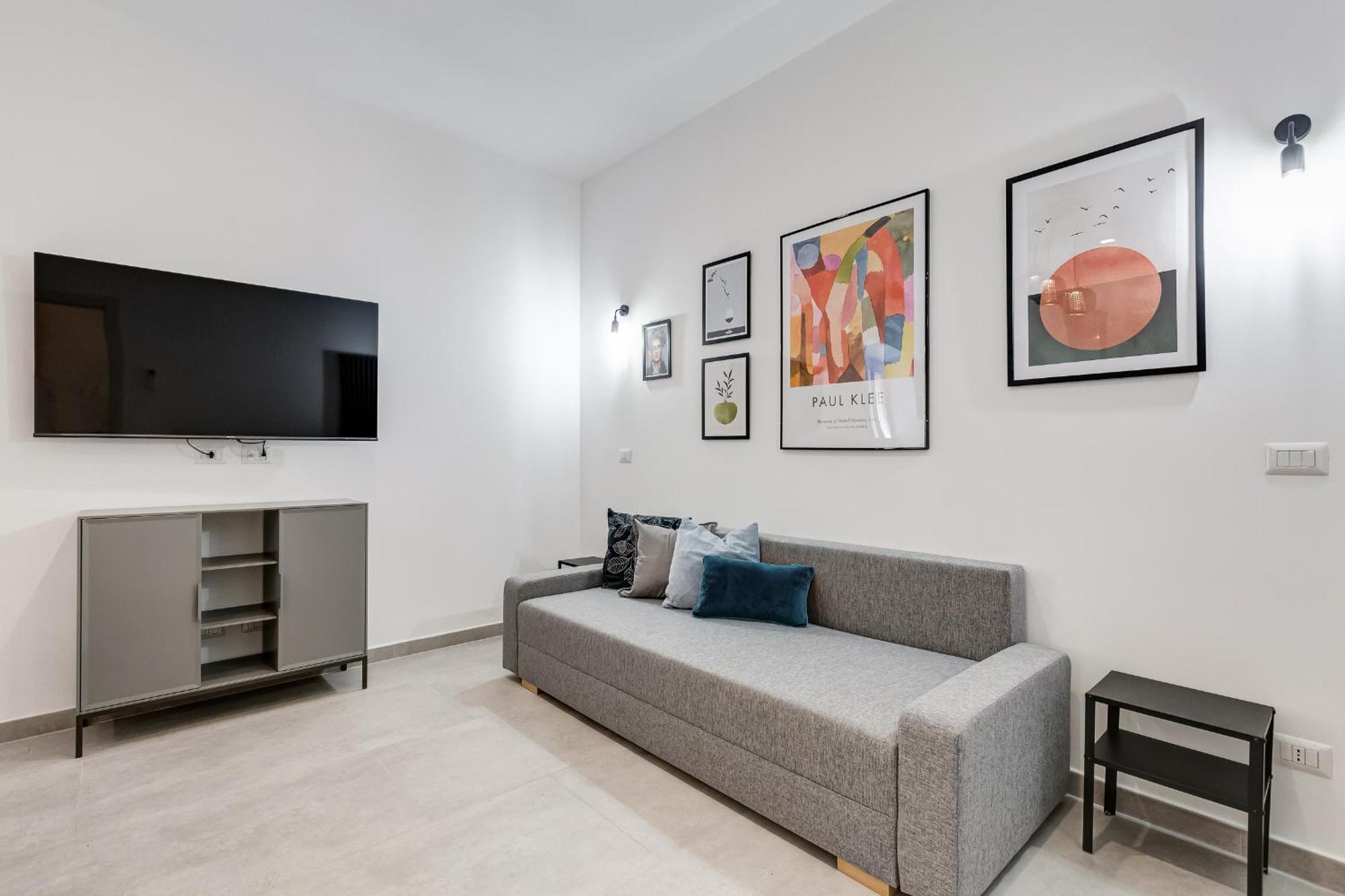 Bdc - Empire, Noble 3-bdr Appartement