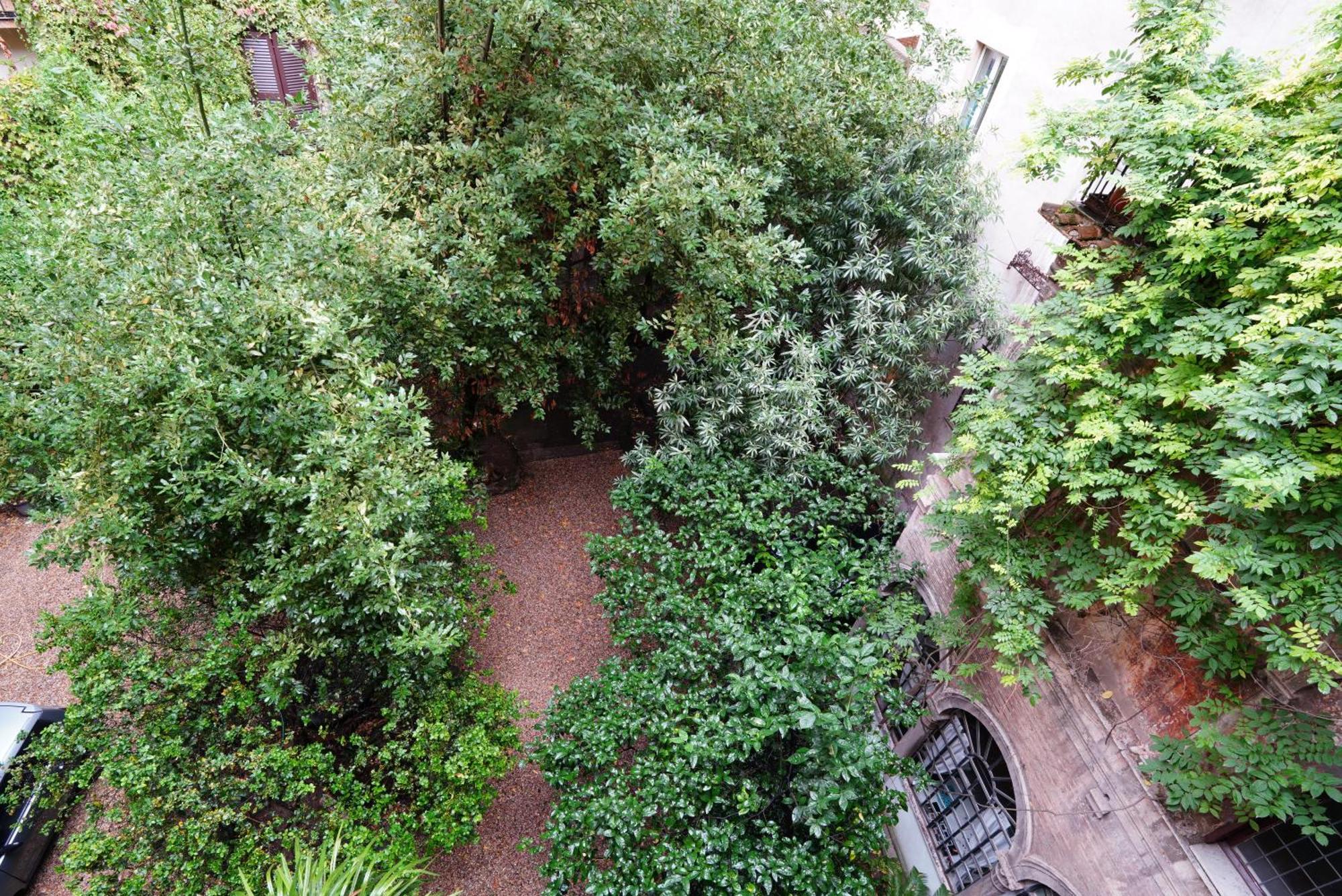 Center, Luxury & History In Via Monserrato