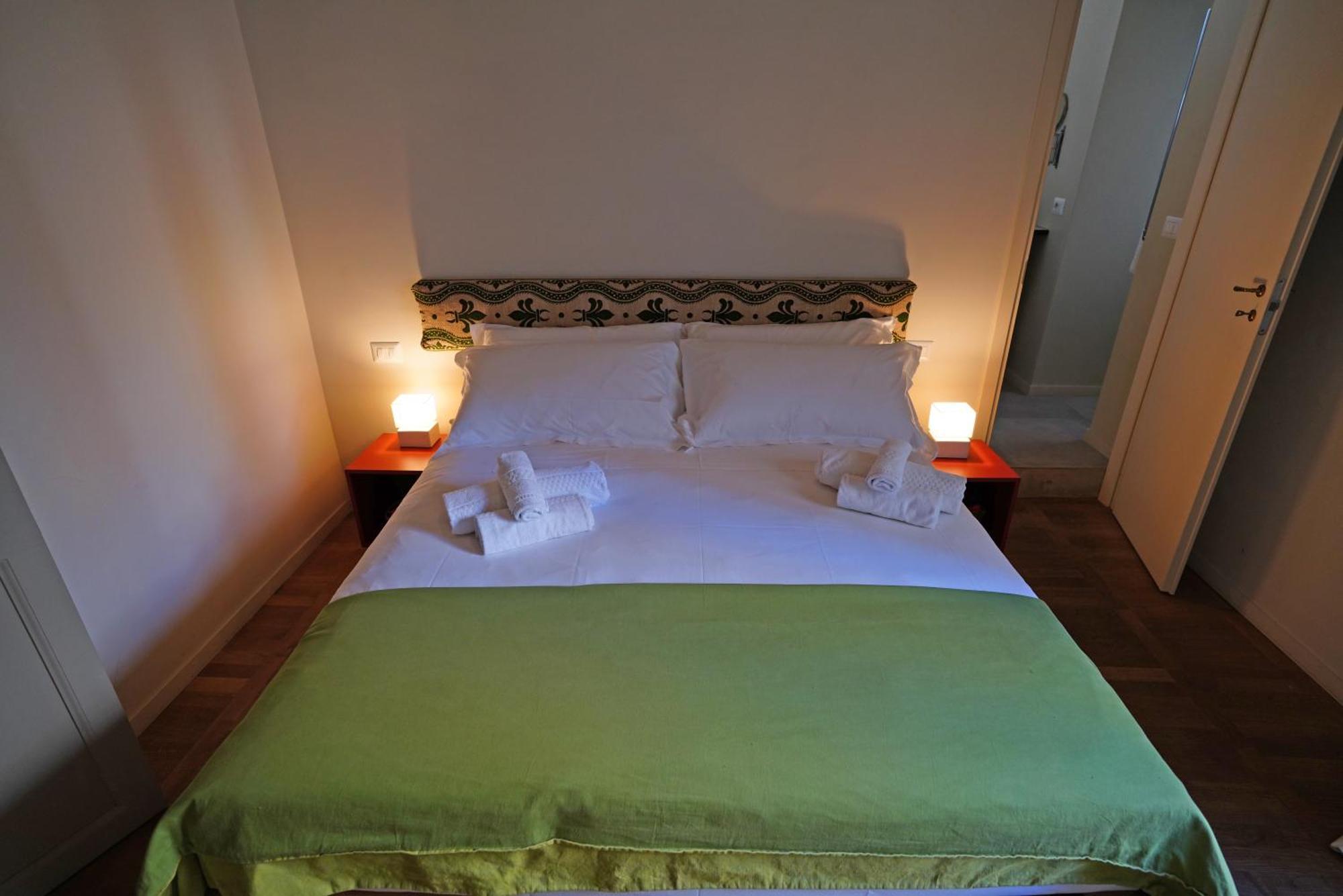 Center, Luxury & History In Via Monserrato Appartement