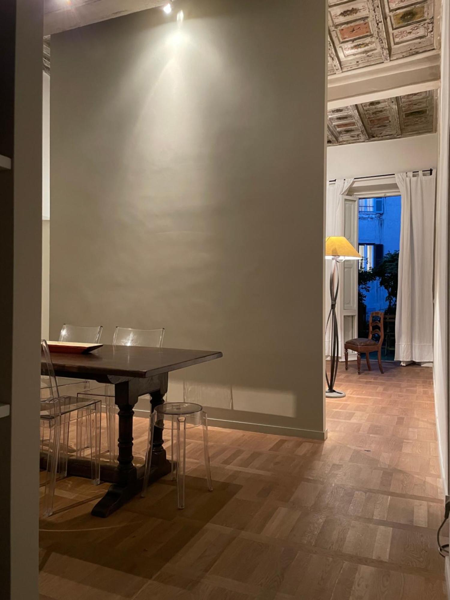 Center, Luxury & History In Via Monserrato
