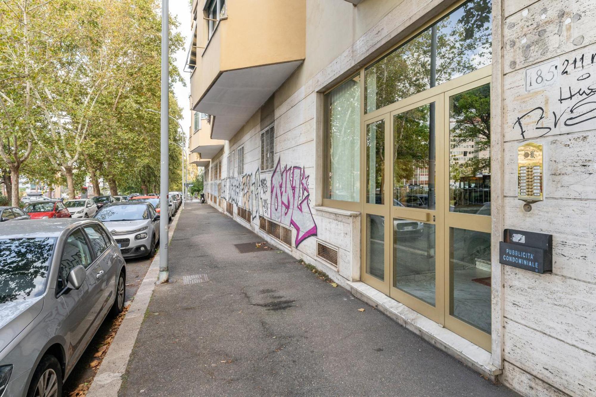 Colombo Penthouse Wi Fi Netflix Ac Affittacamere Roma