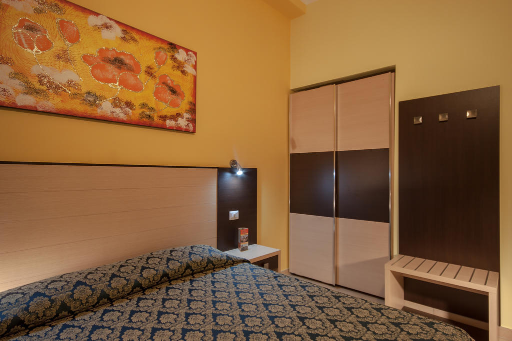 Alex Place Rome