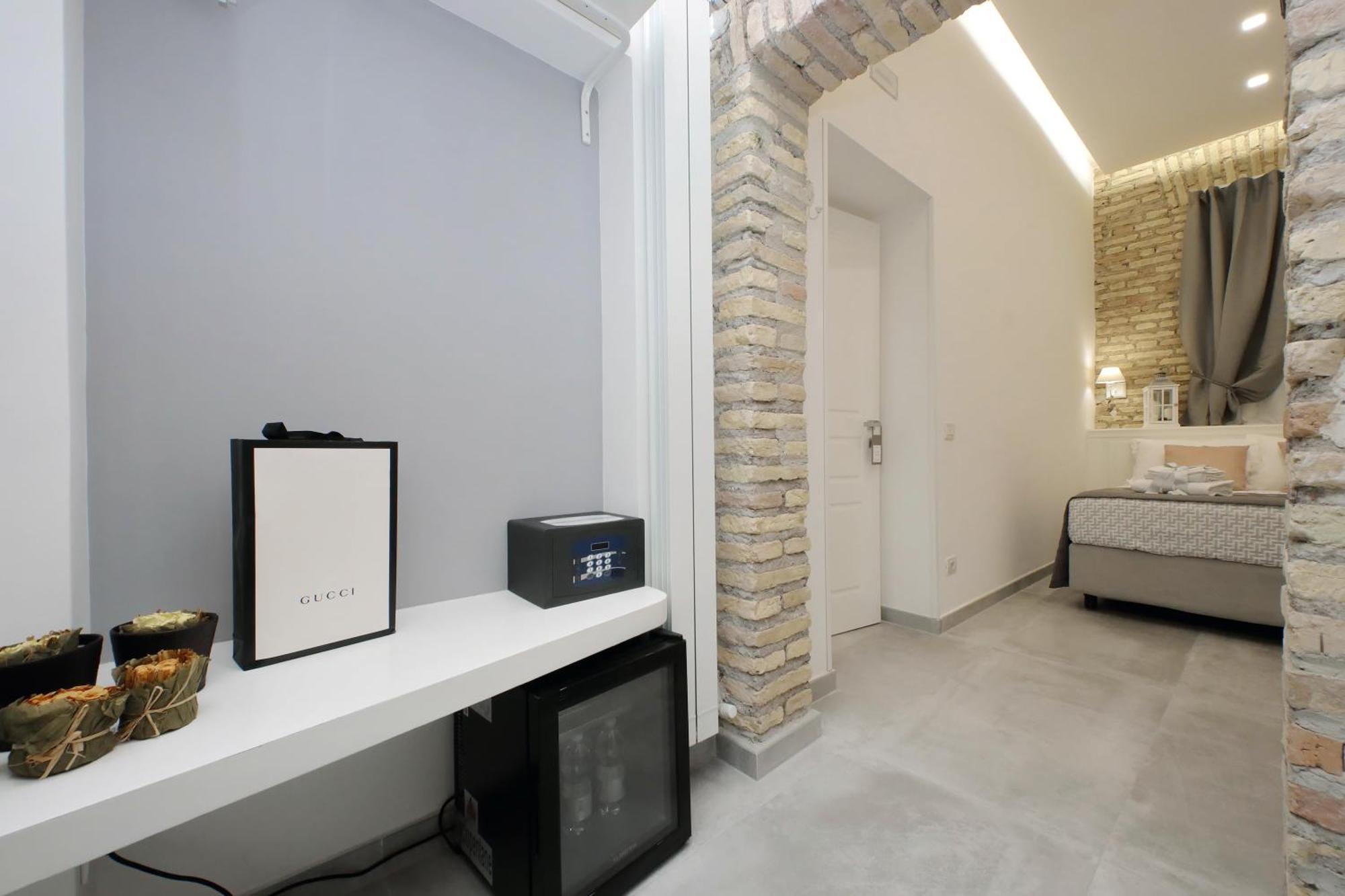 Roman Holiday Suites