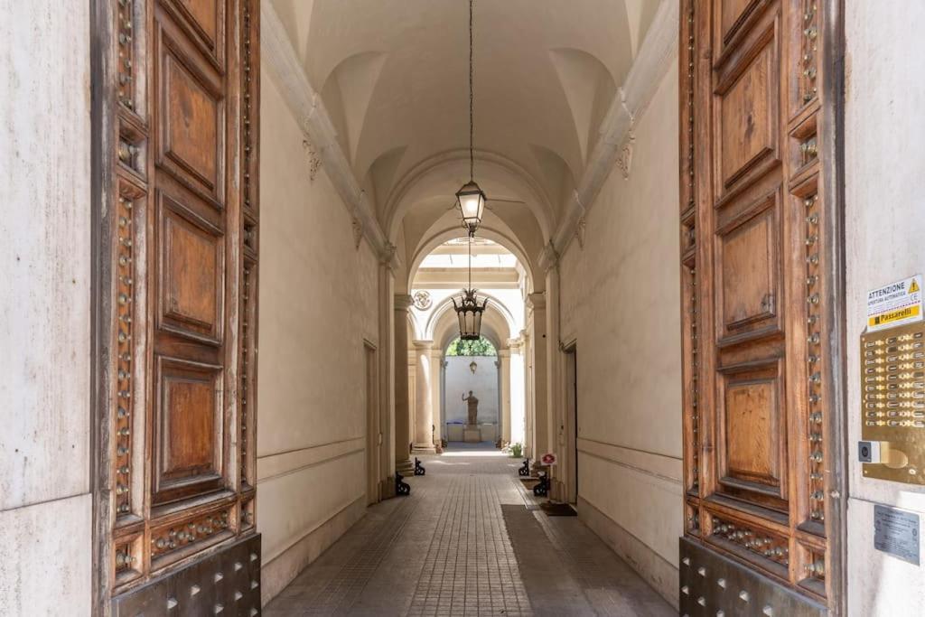 Apartment Adorable Flat By Barberini Trevi Fountain Rome