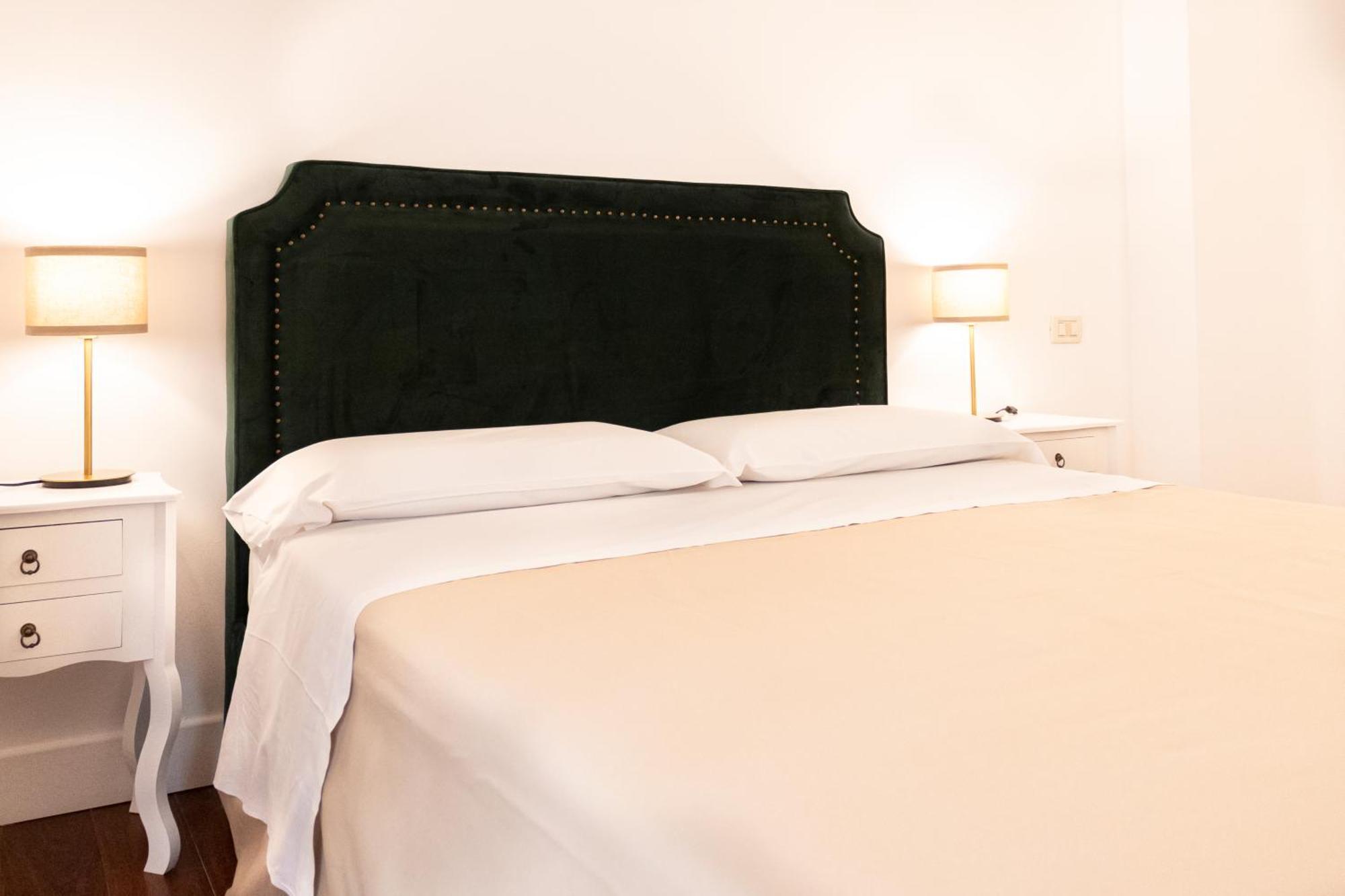 Charme & Chic San Giacomo Apartment
