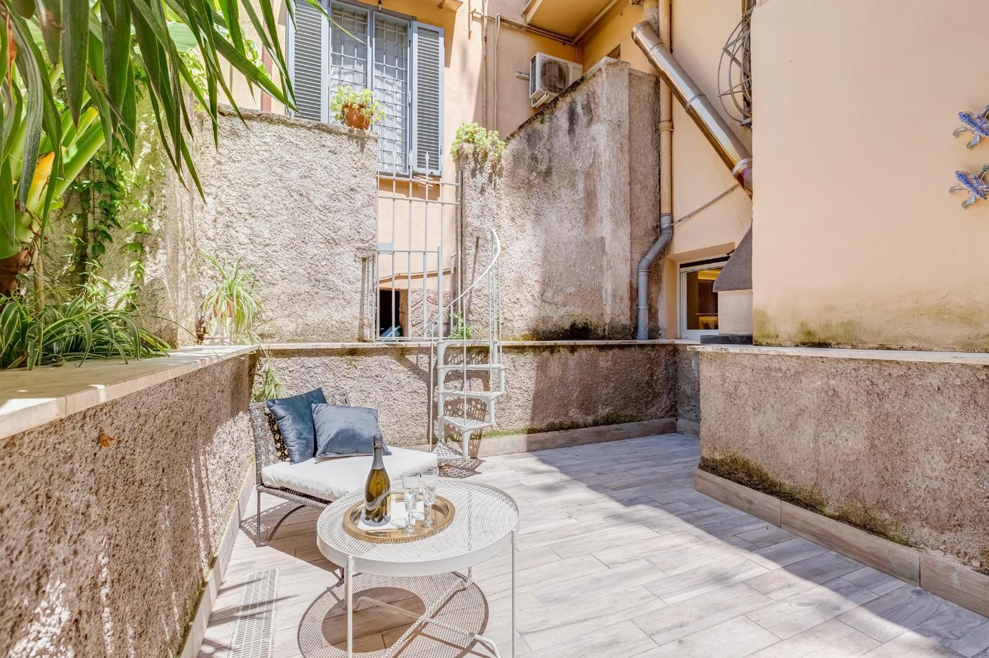 Bdc - The Secret Garden In Trevi *