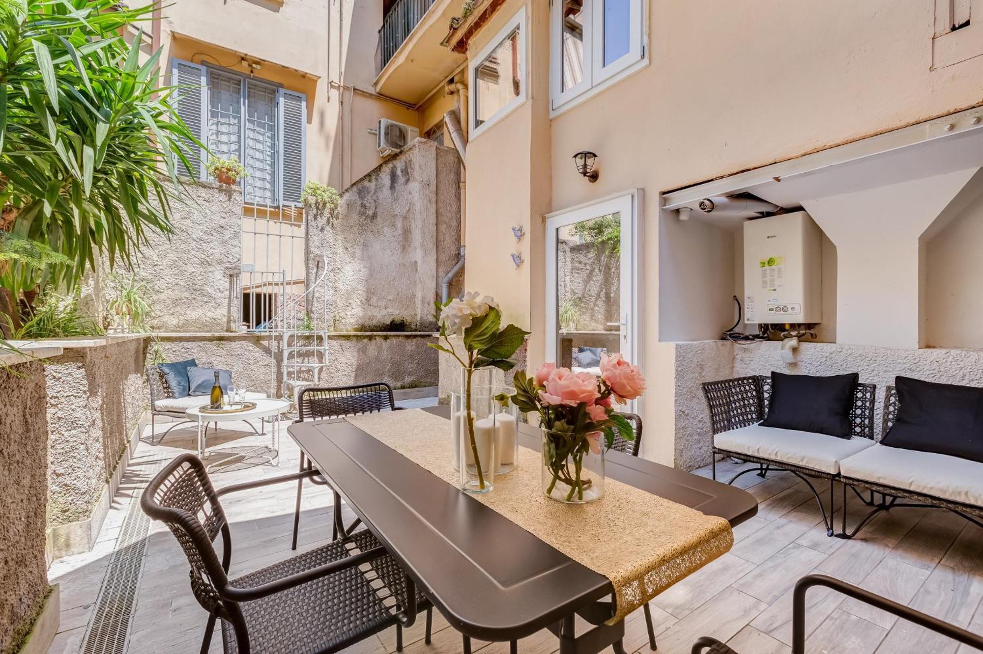 Bdc - The Secret Garden In Trevi Roma