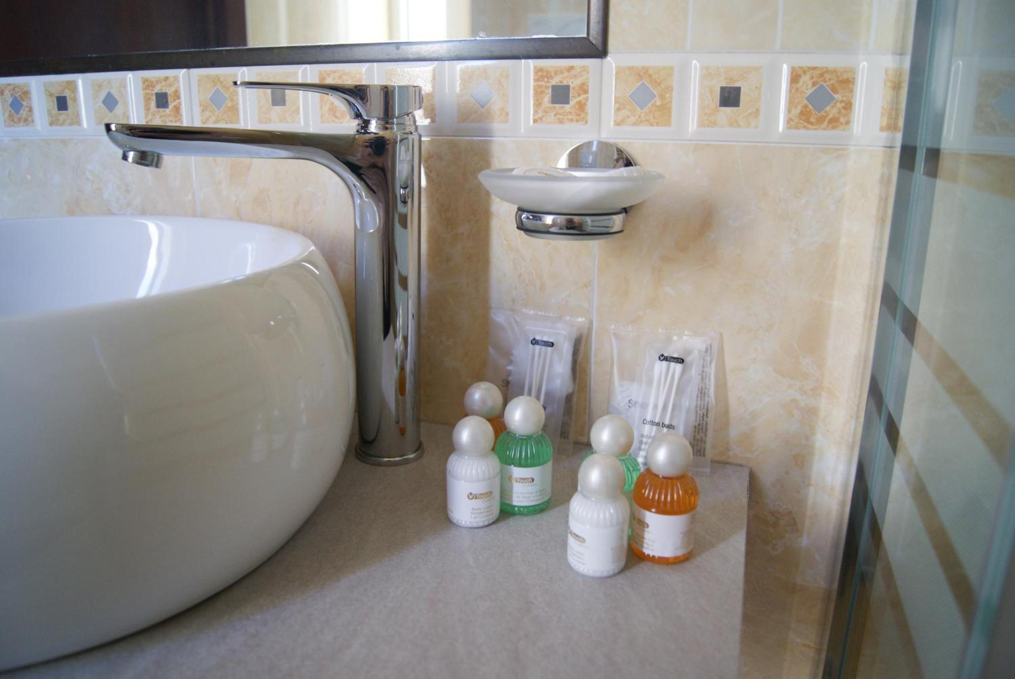 Esposizione Luxury Hotel 3*