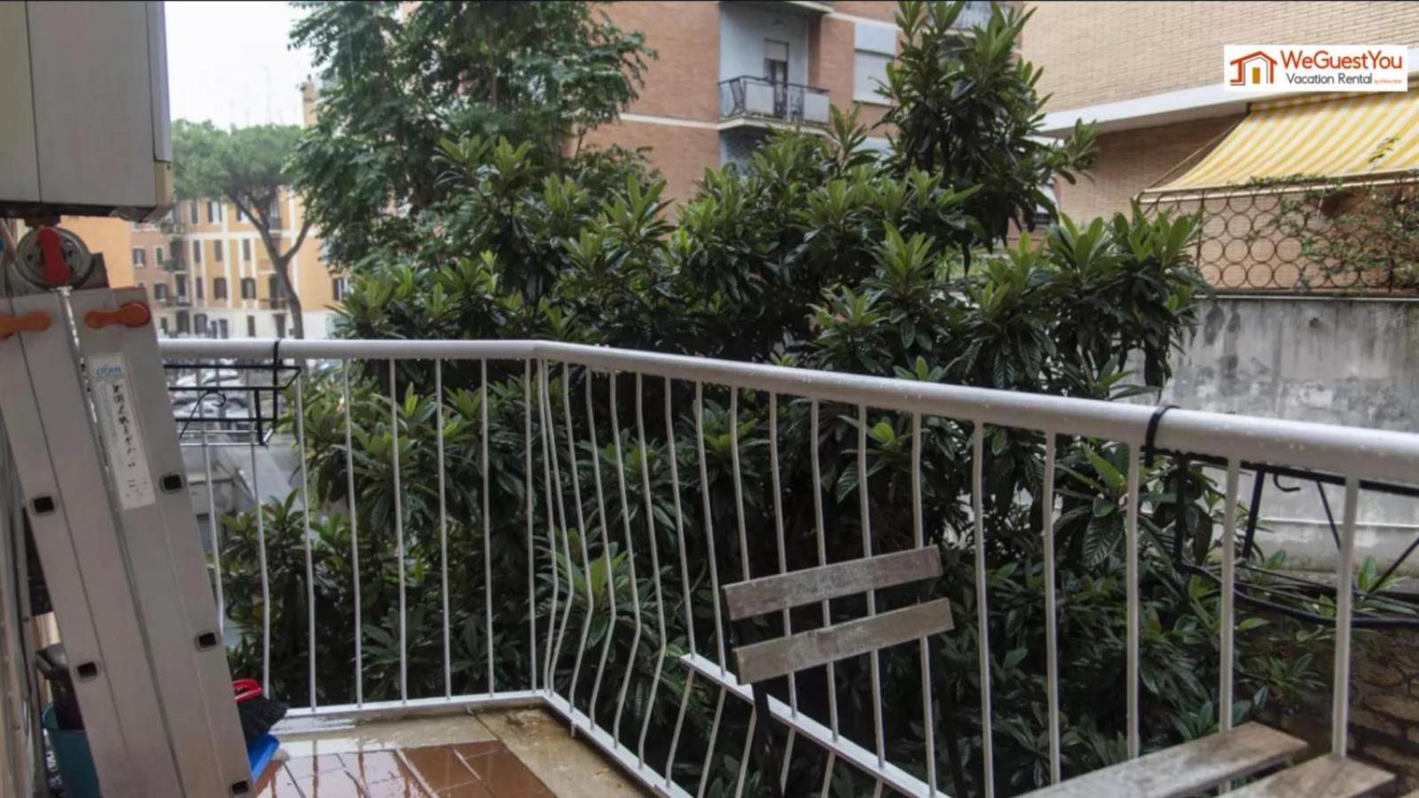 Erika S. Peter Walking Distance * Rome
