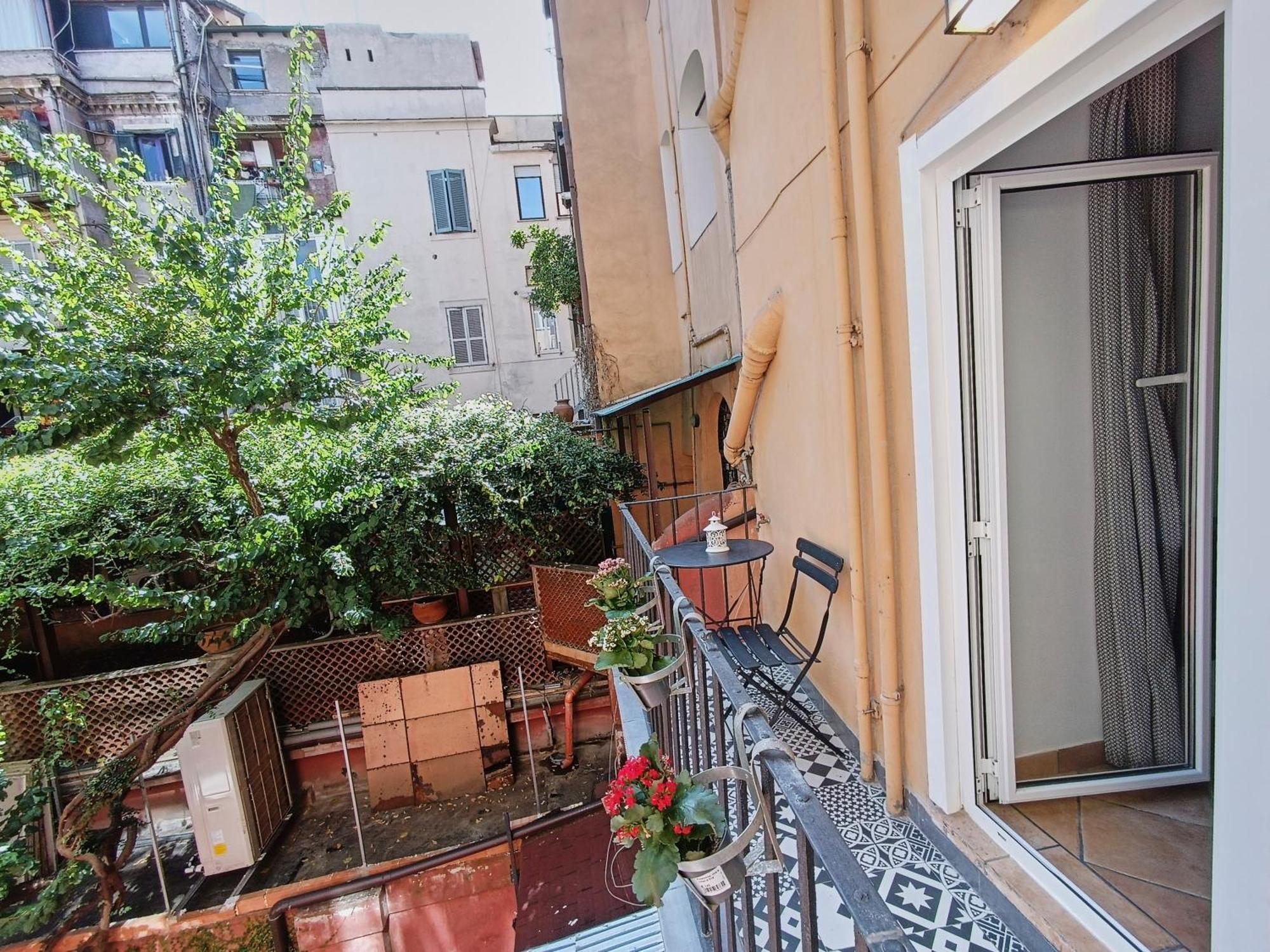 Mini Con Balcone A Piazza Del Popolo *
