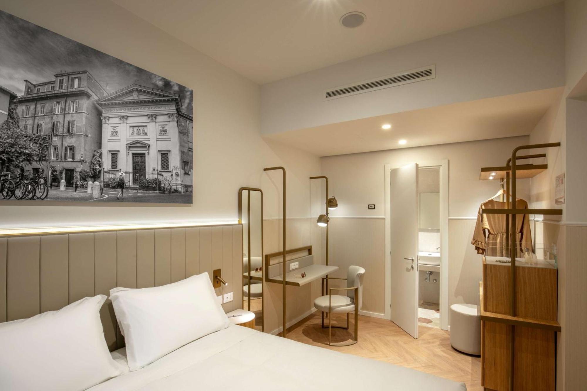 Cosmopolita Rome, Tapestry Collection By Hilton Hotel Rome