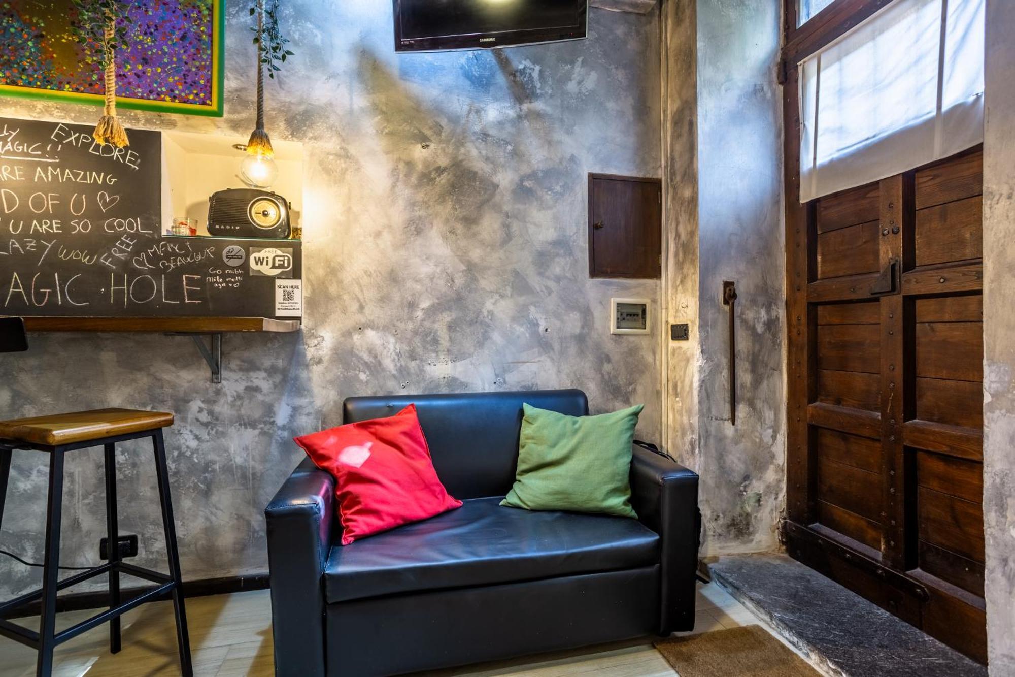 The Magic Hole Apartment *