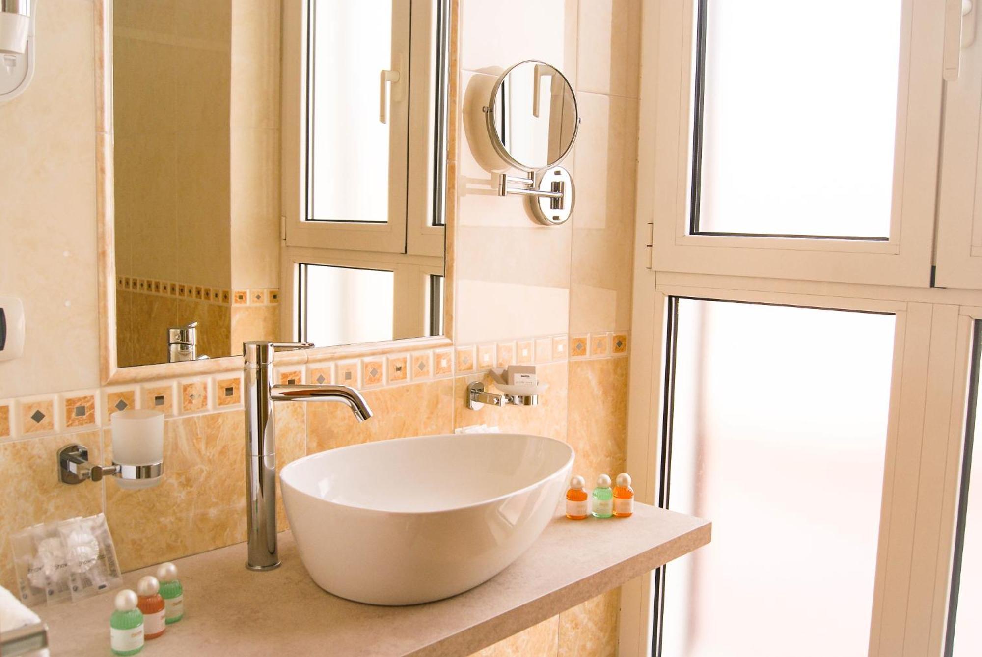 Esposizione Luxury Hotel Rome