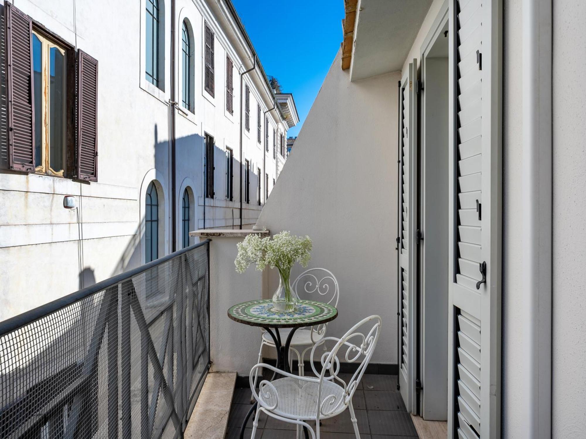 Numa Vici Aparthotel Rome
