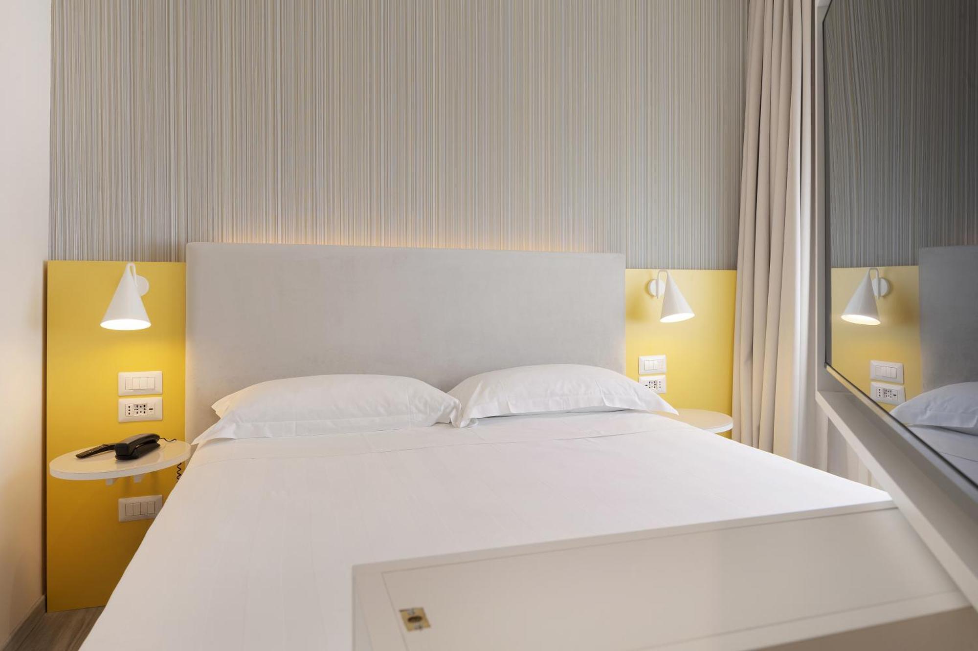 Adesso Hotel 4*