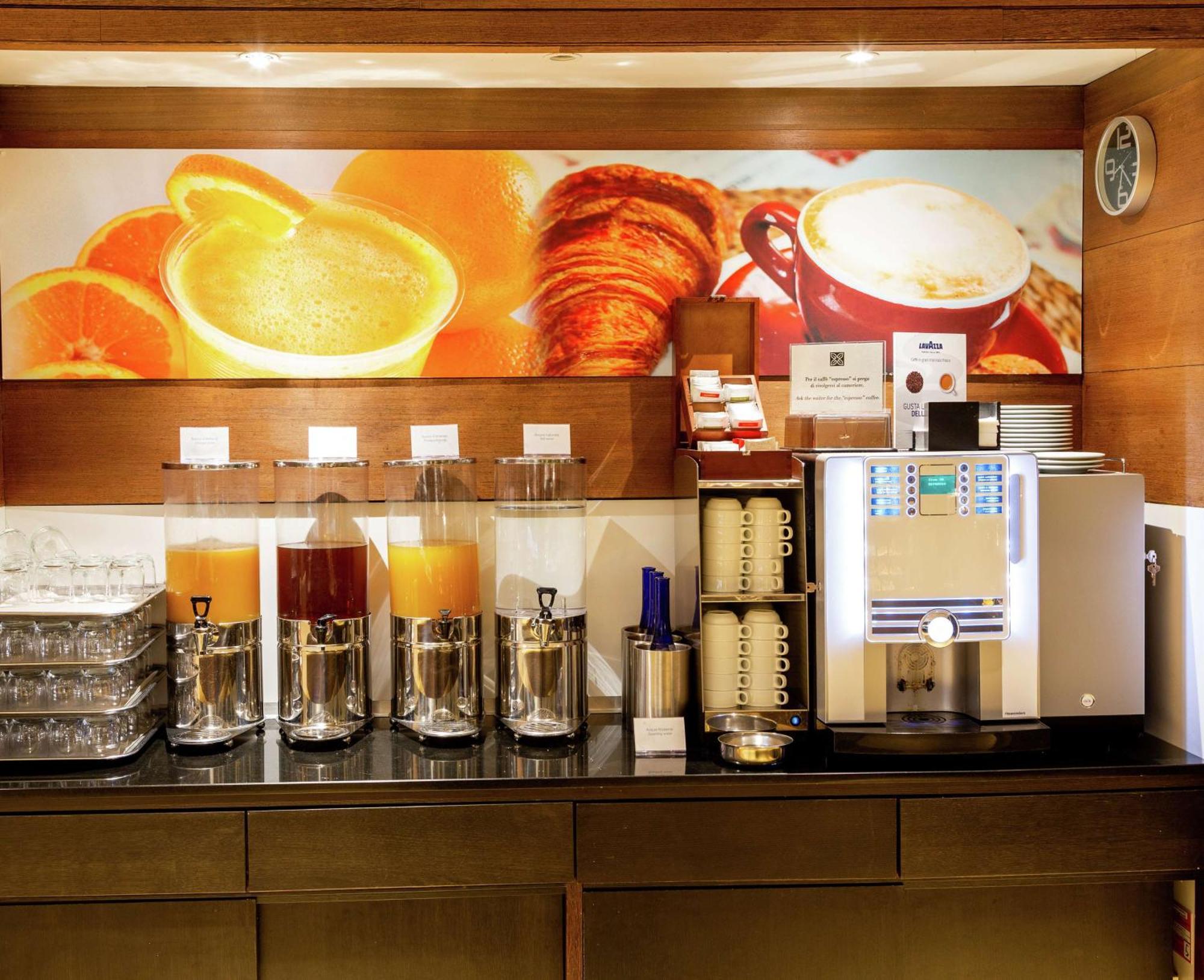 Hilton Garden Claridge Hotel 4*