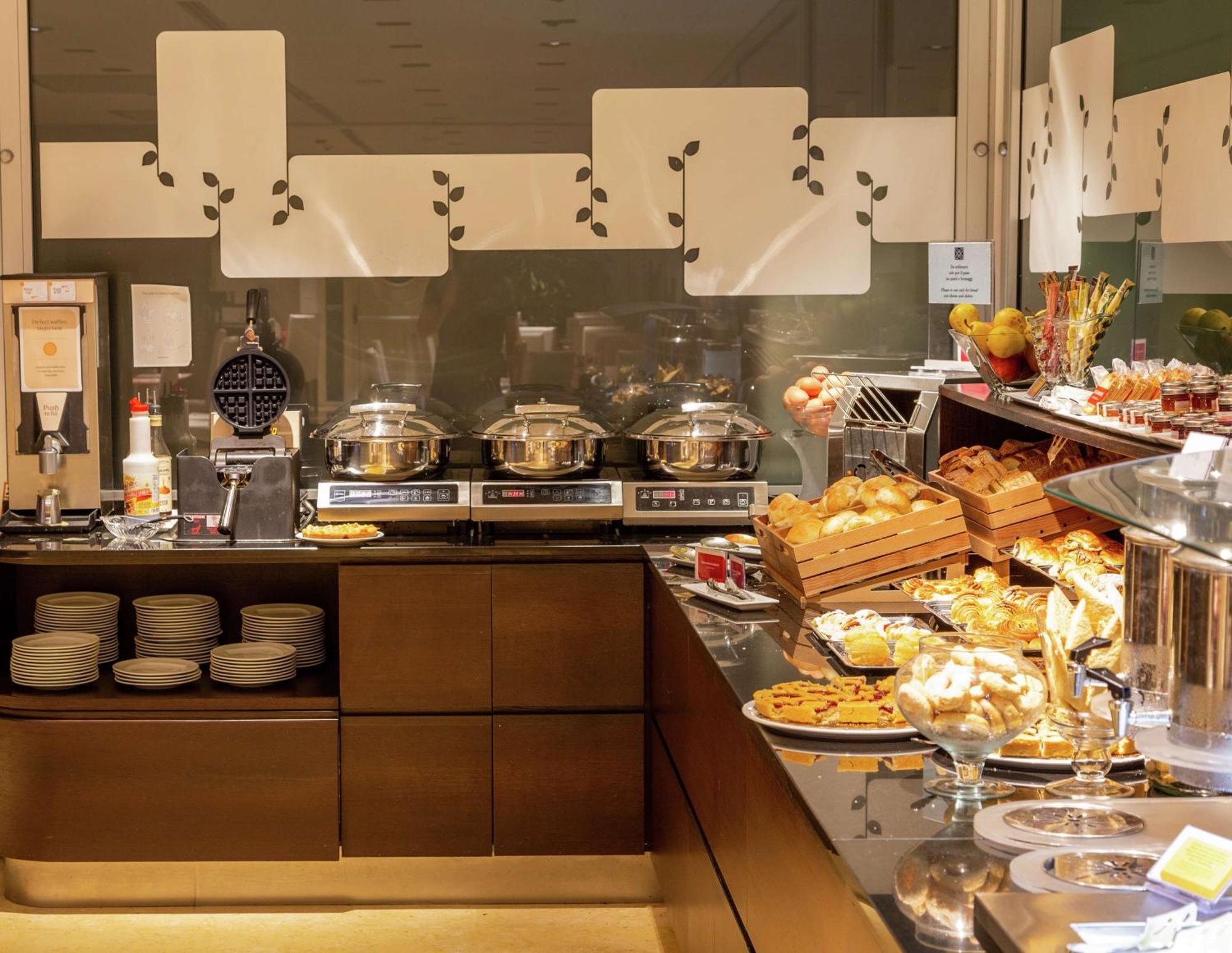 Hotel Hilton Garden Claridge 4*