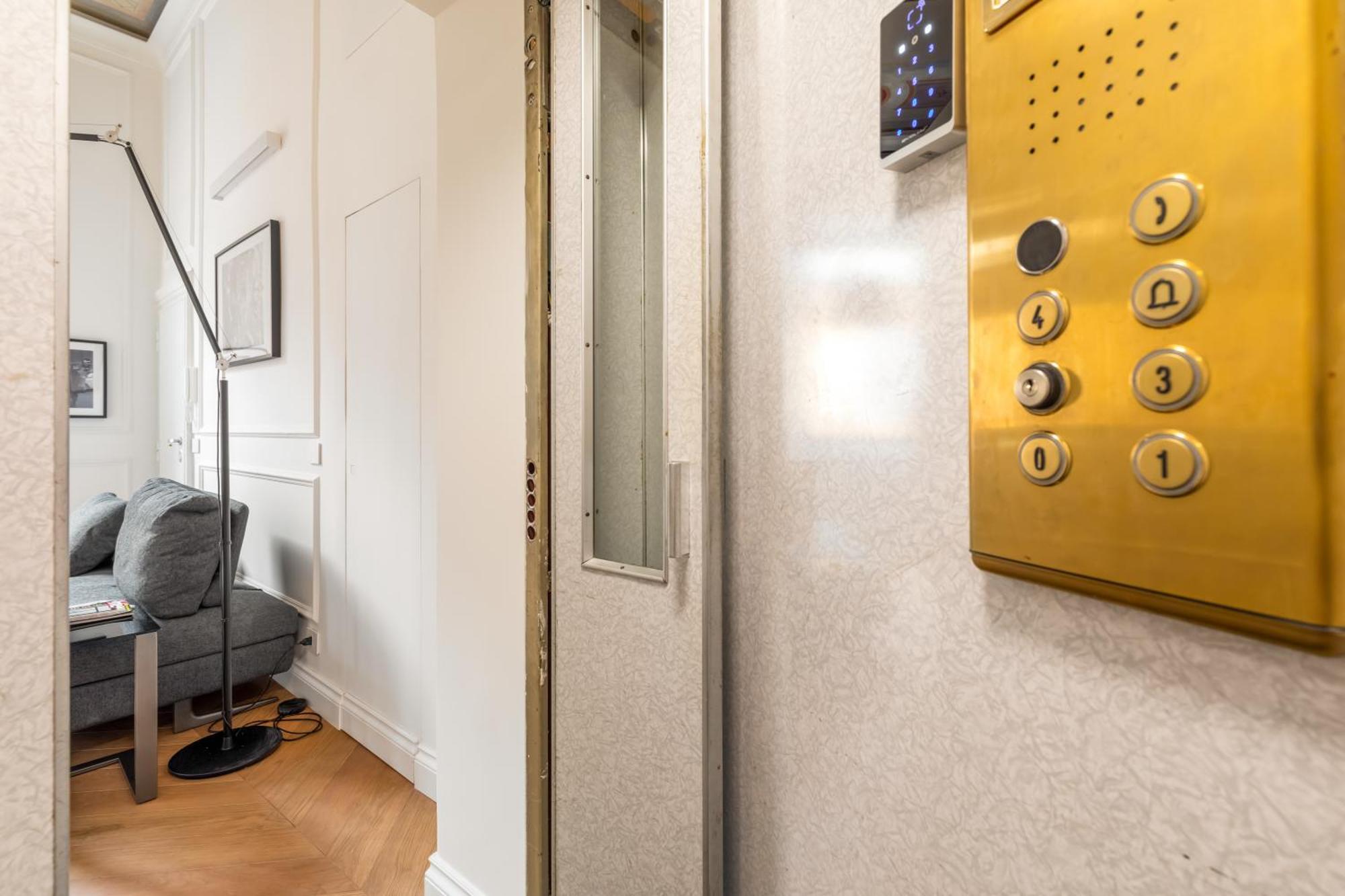 Charm And Elegance By The Spanish Steps Apartment Rome