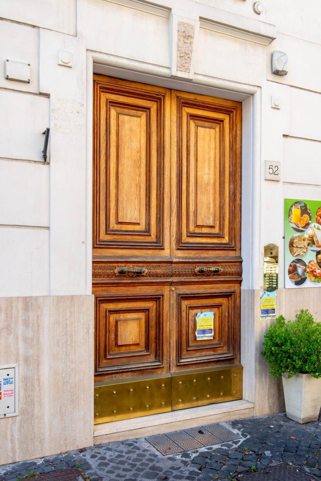 Alberto Vatican House * Roma