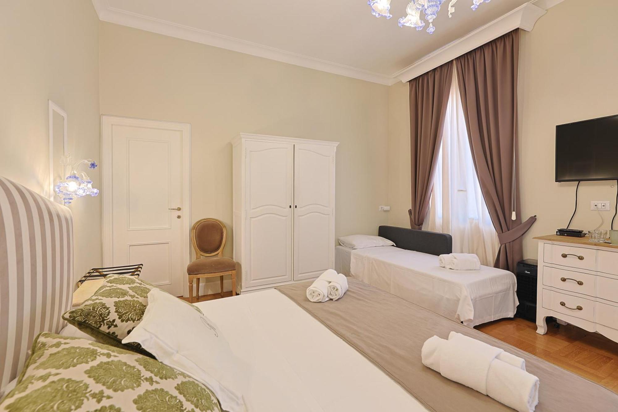 Art House Suites56 Via Del Babuino 56 Rome