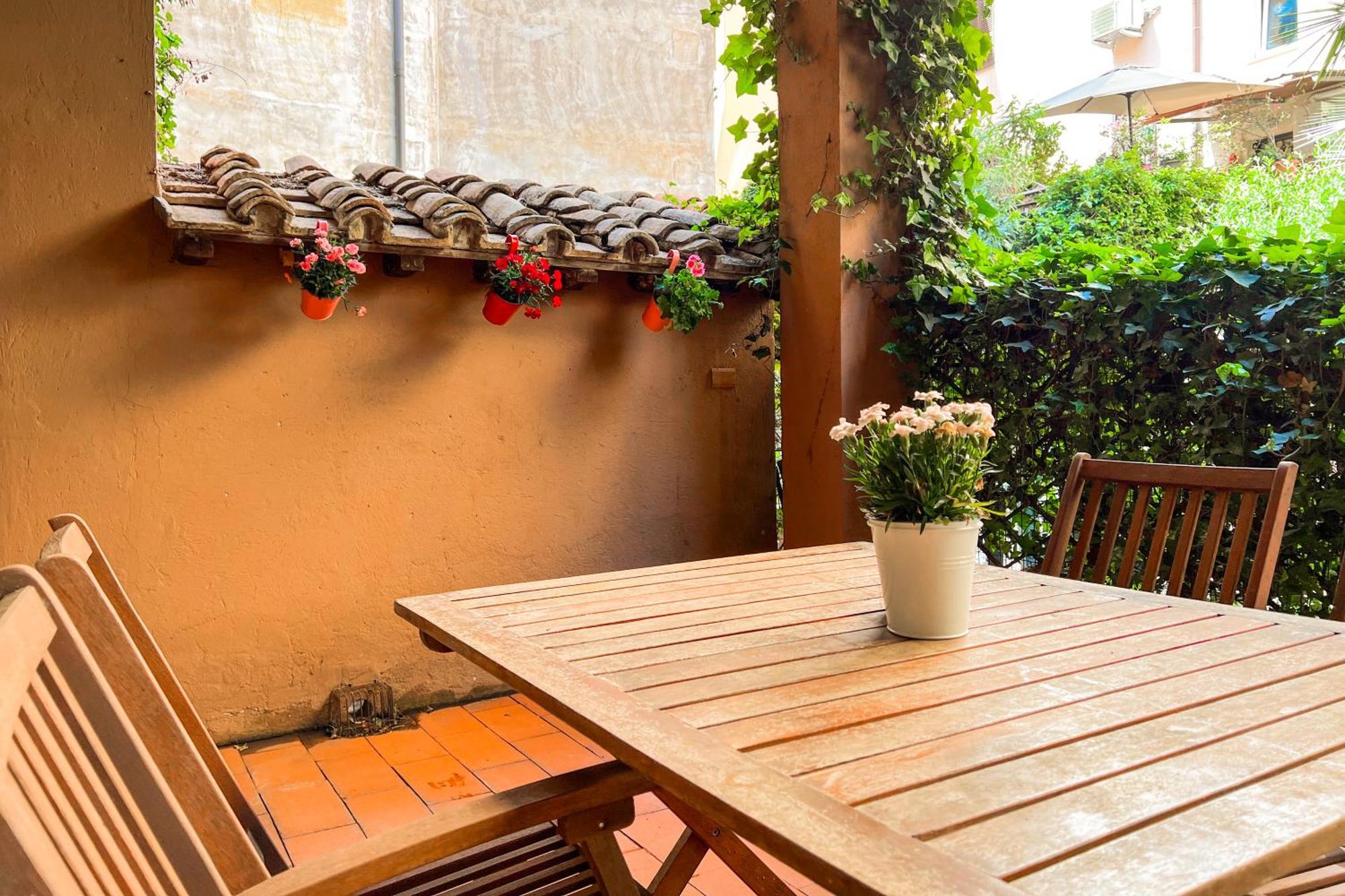 Luxury House & Secret Garden - Strategic Location, 100m To Metro B Appartement