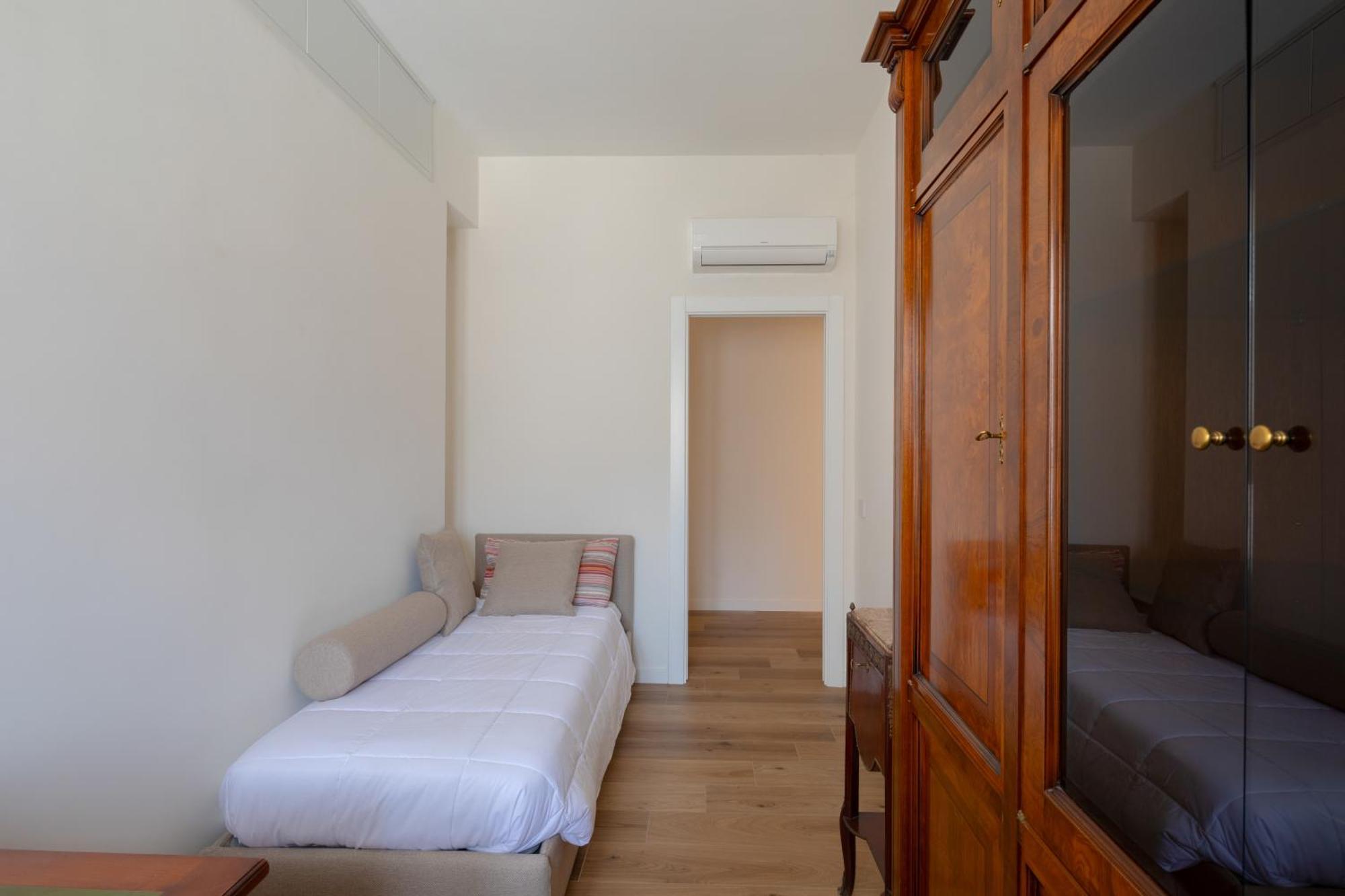 Apartment - Ruins House - 750m From The Metro Station Rome