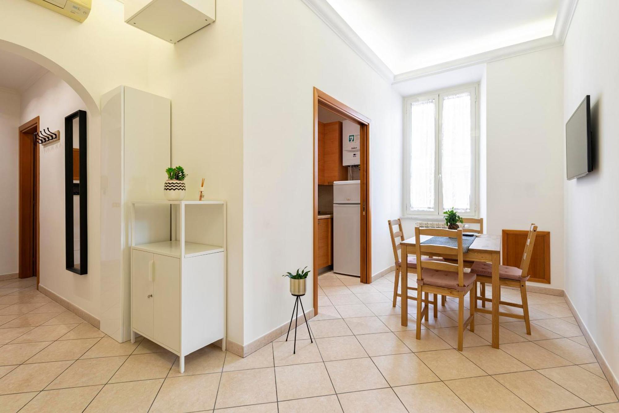 Redseven Apartment *