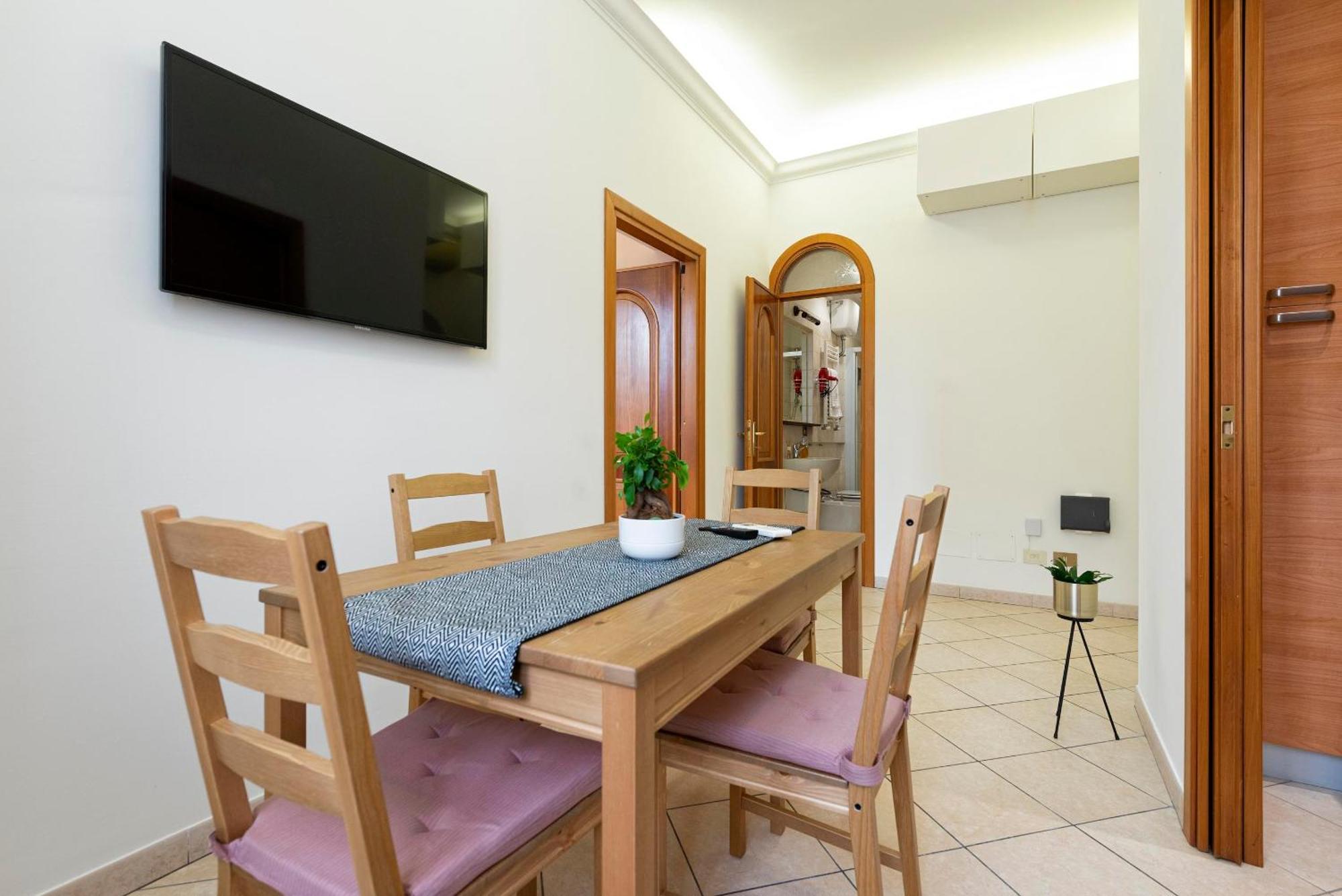 Redseven Apartment