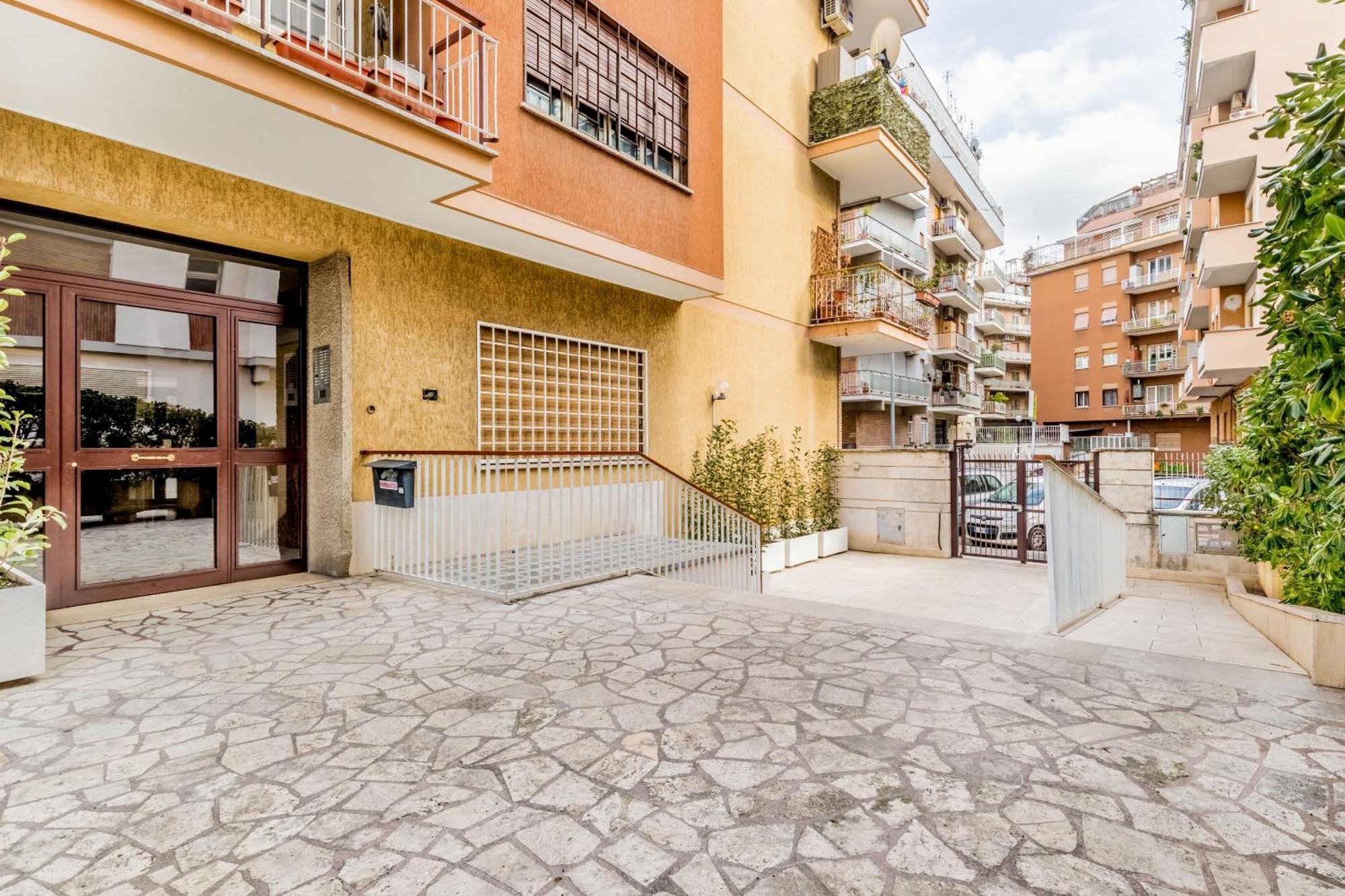 Retro Design Flat Near Vaticano * Rome