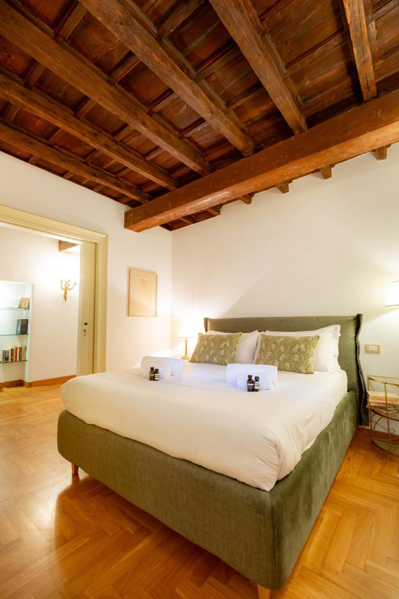 Pantheon Luxury House - Zeno 28