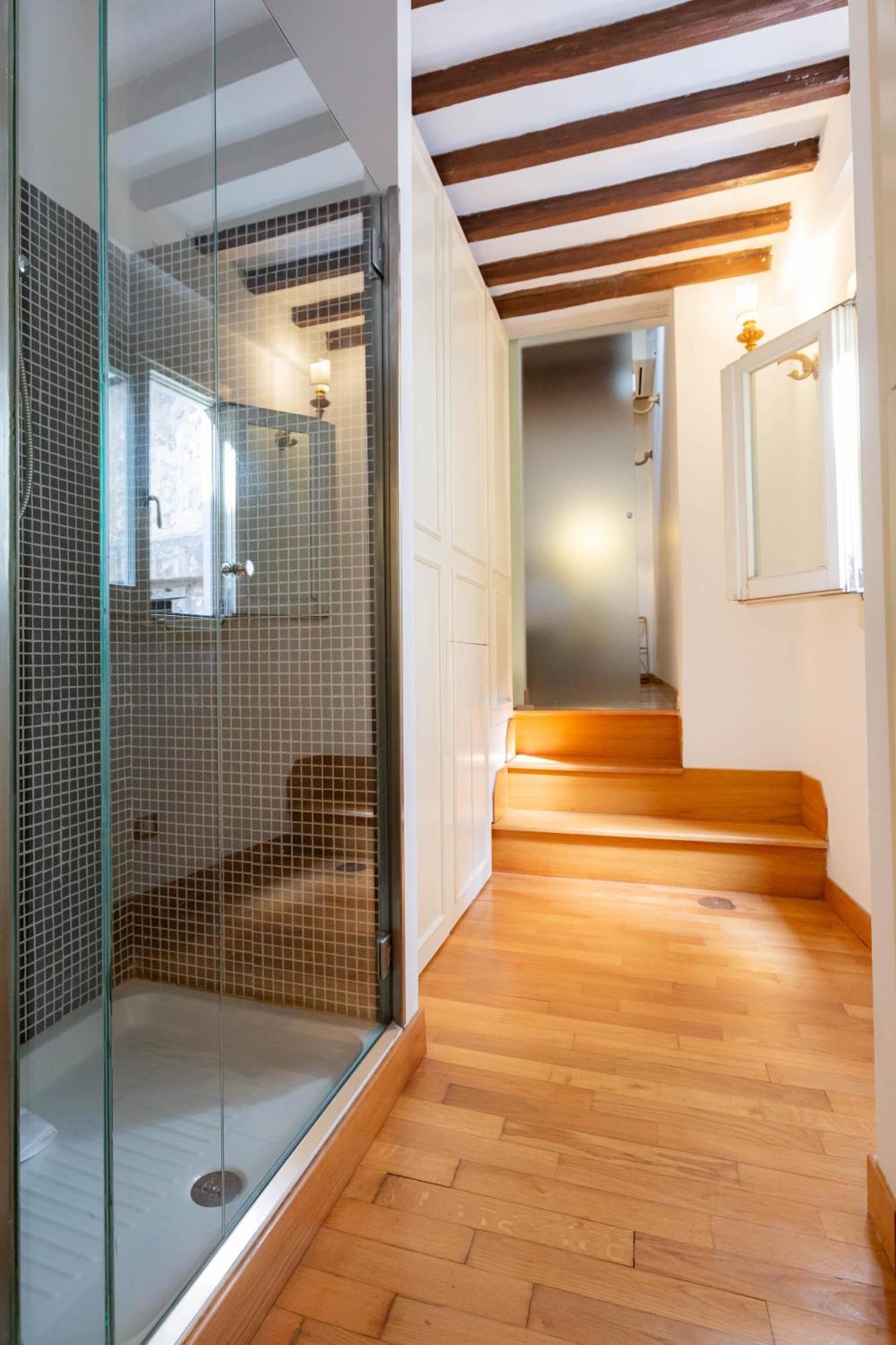 Pantheon Luxury House - Zeno 28