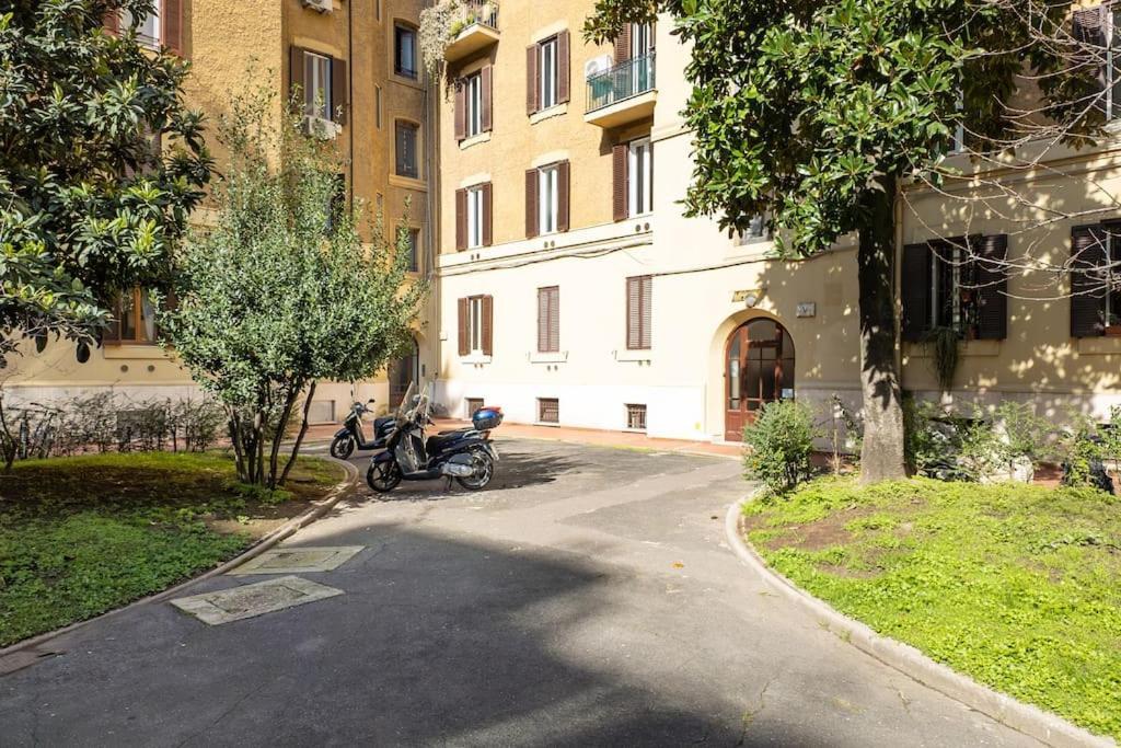 Wmr Near Vatican * Rome