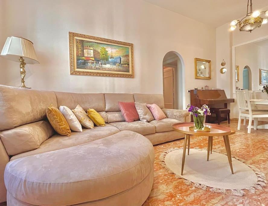 Elegant House In Rome