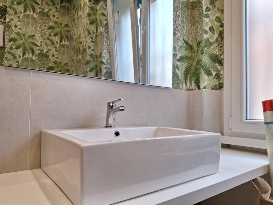 Appartement Peaceful 2 Bedrooms With Patio, Near Metro A *