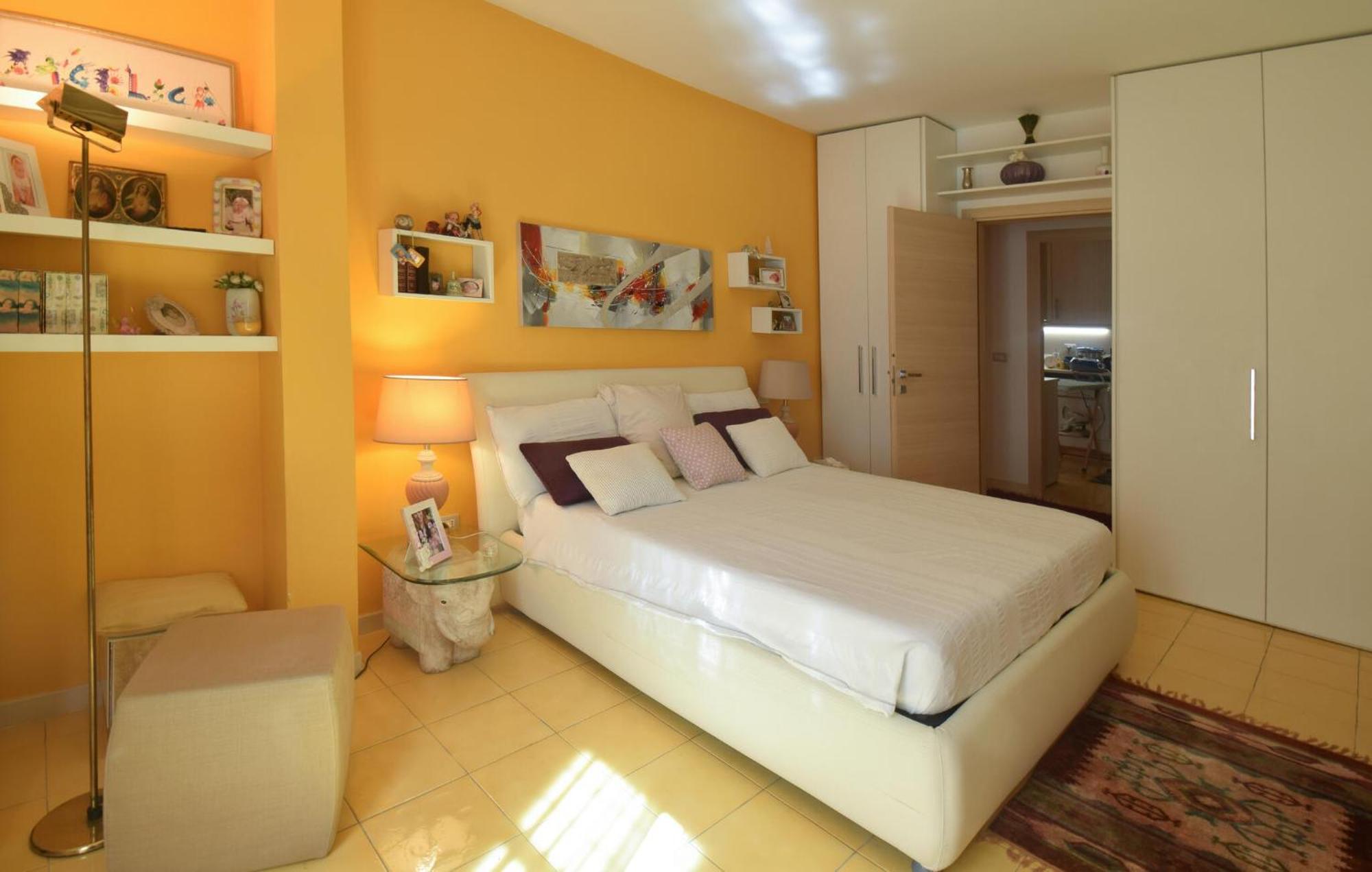 6 Bedroom Awesome In Roma